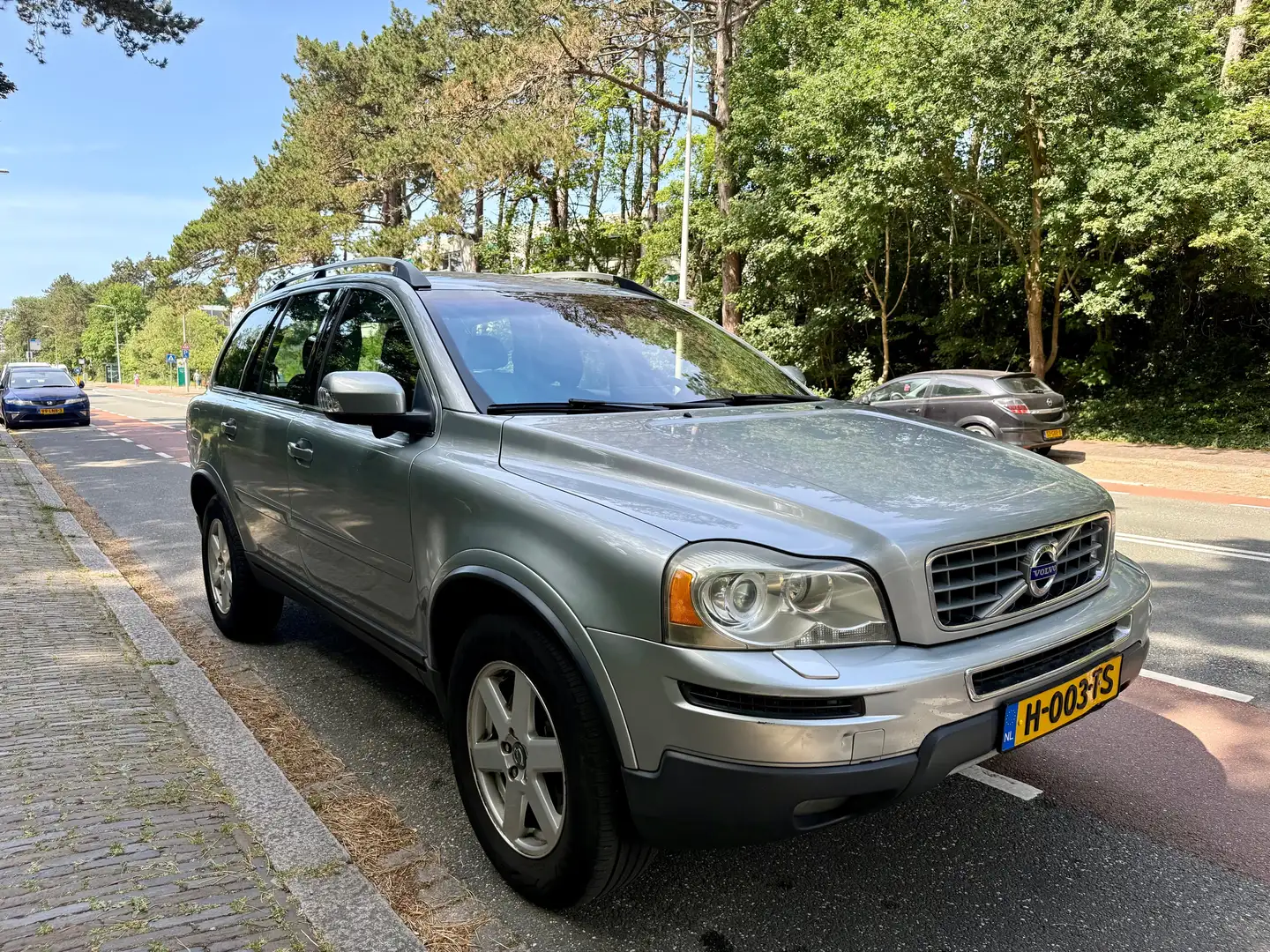 Volvo XC90 3.2 R-Design Grau - 1