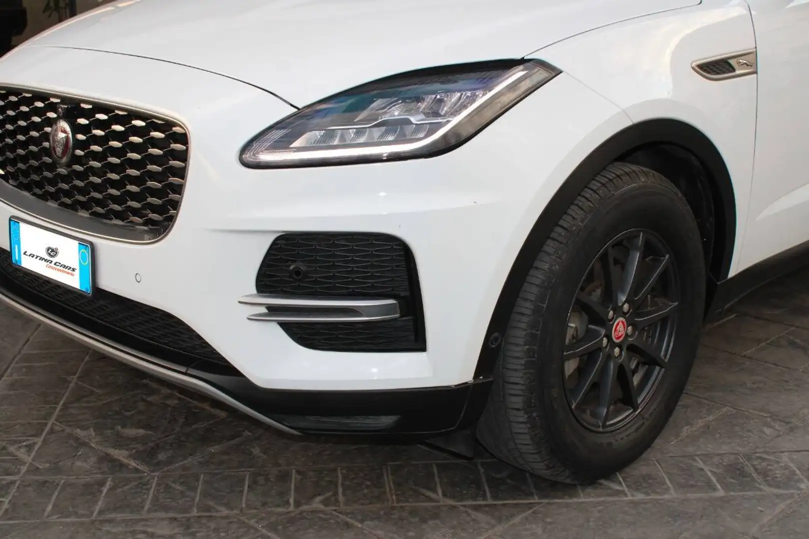 Jaguar E-Pace 1.5 i3 mhev SE fwd 160cv AUTO con CarPlay Bianco - 2