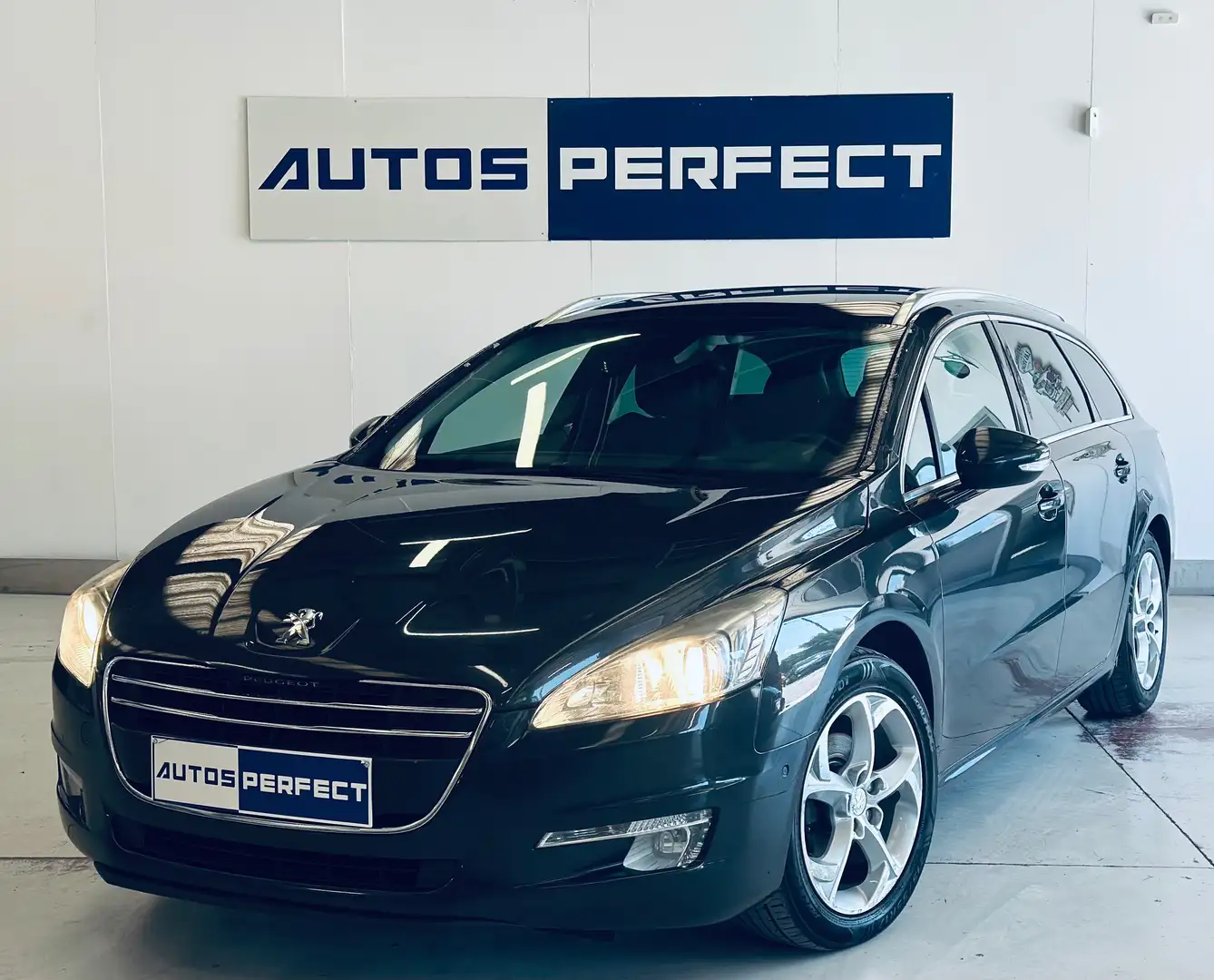 Peugeot 508 SW 1.6 HDi Access TOIT PANO NAVI CLIM AT REMORQUE Negro - 1