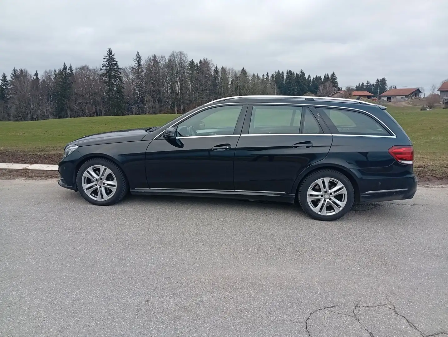 Mercedes-Benz E 220 CDI*Avantgarde* BlueEfficiency*LED*Tempom* Schwarz - 2