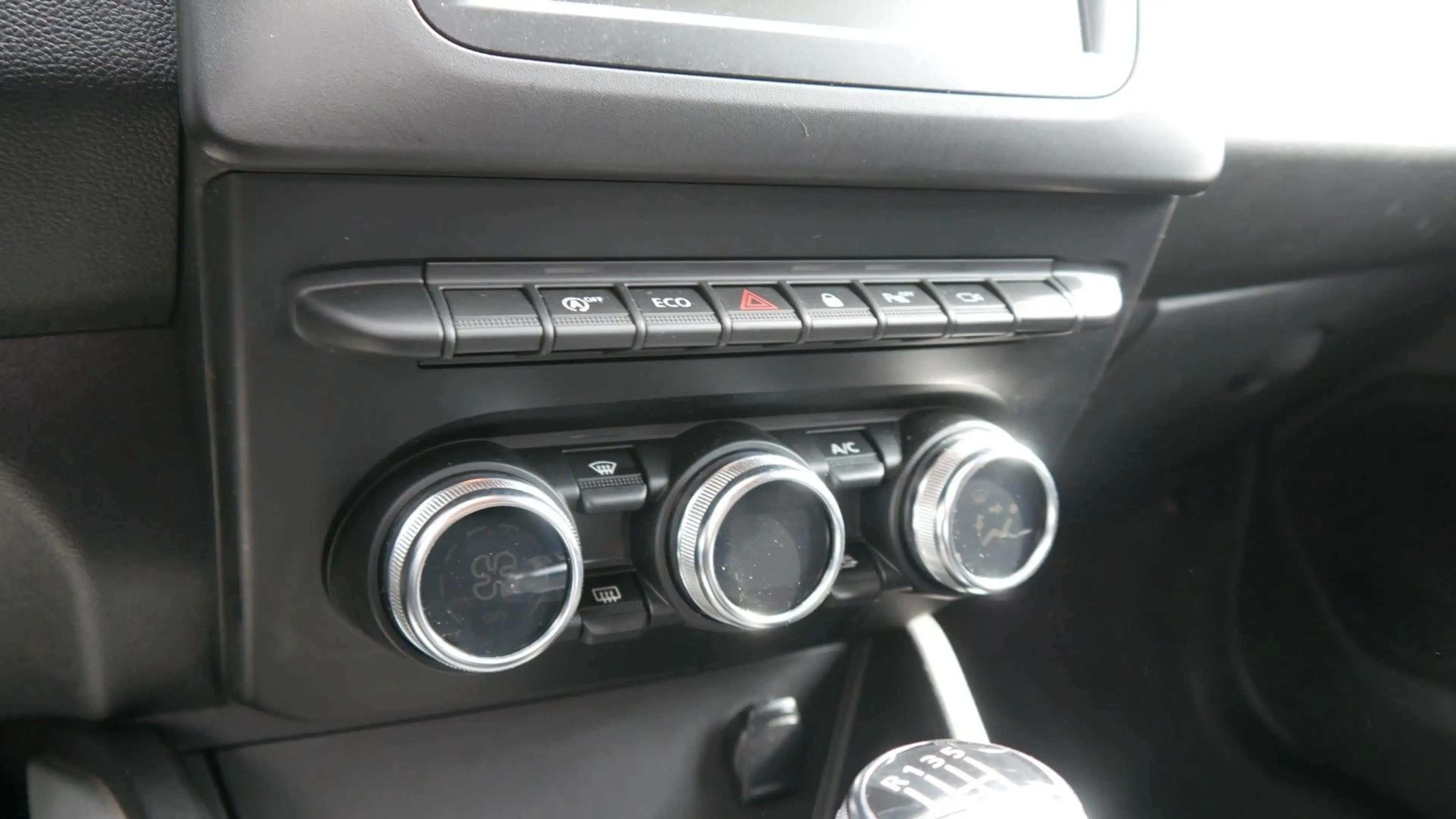 Dacia Duster II Celebration — photo 14
