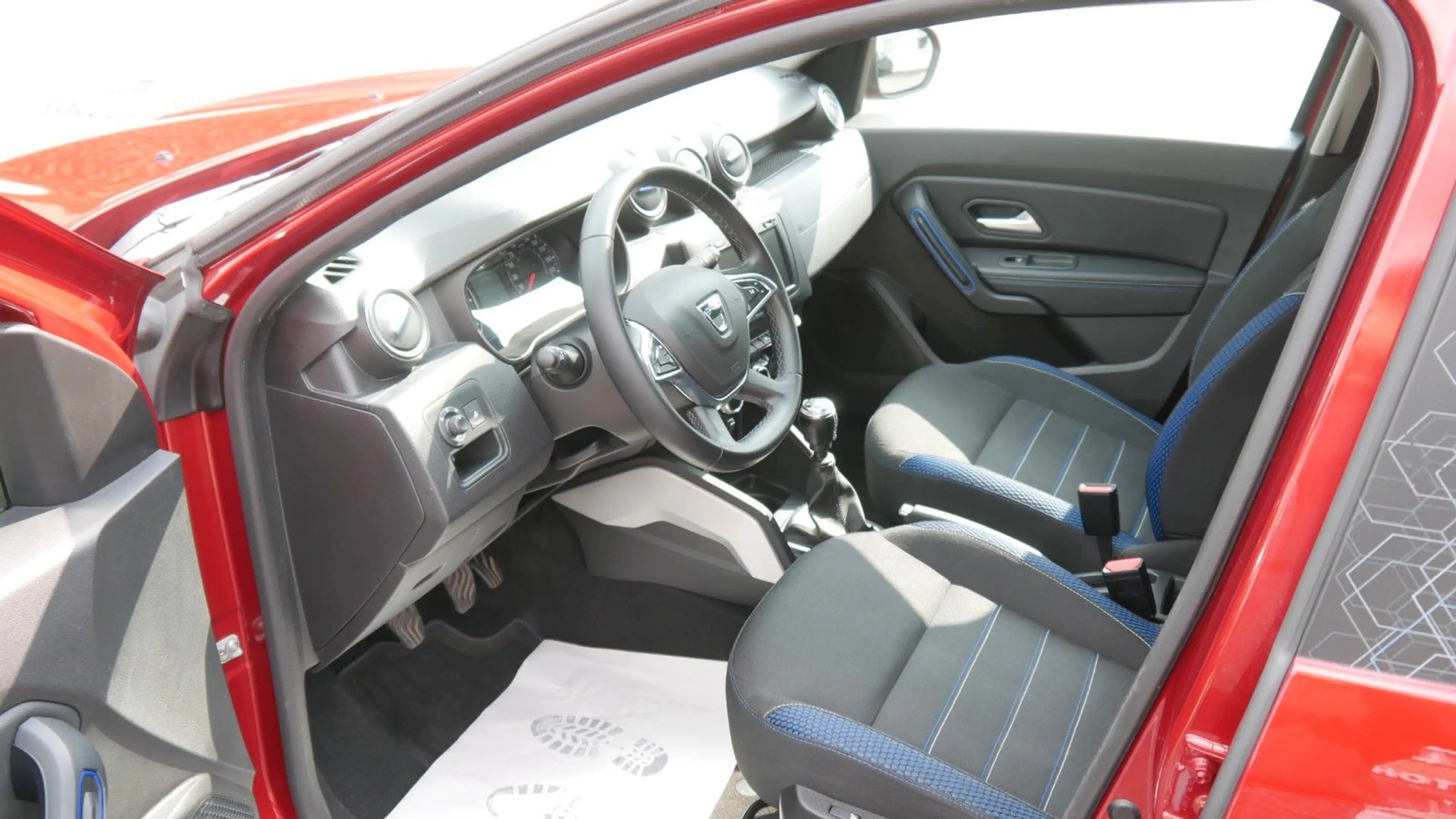 Dacia Duster II Celebration — photo 9