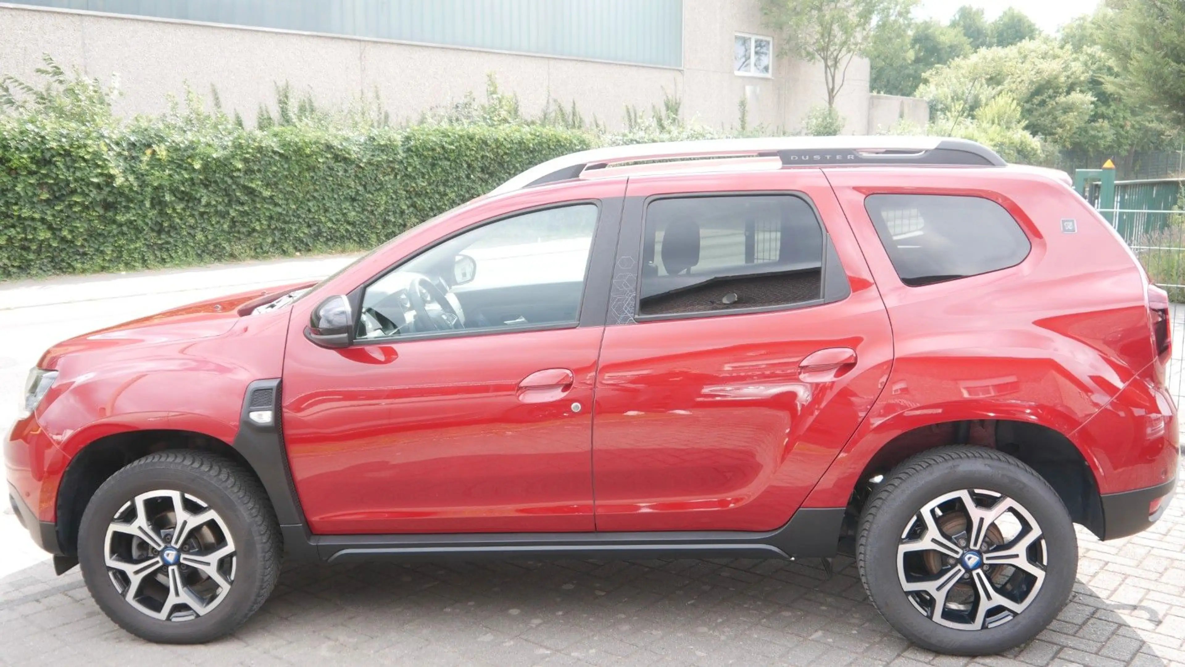 Dacia Duster II Celebration — photo 4