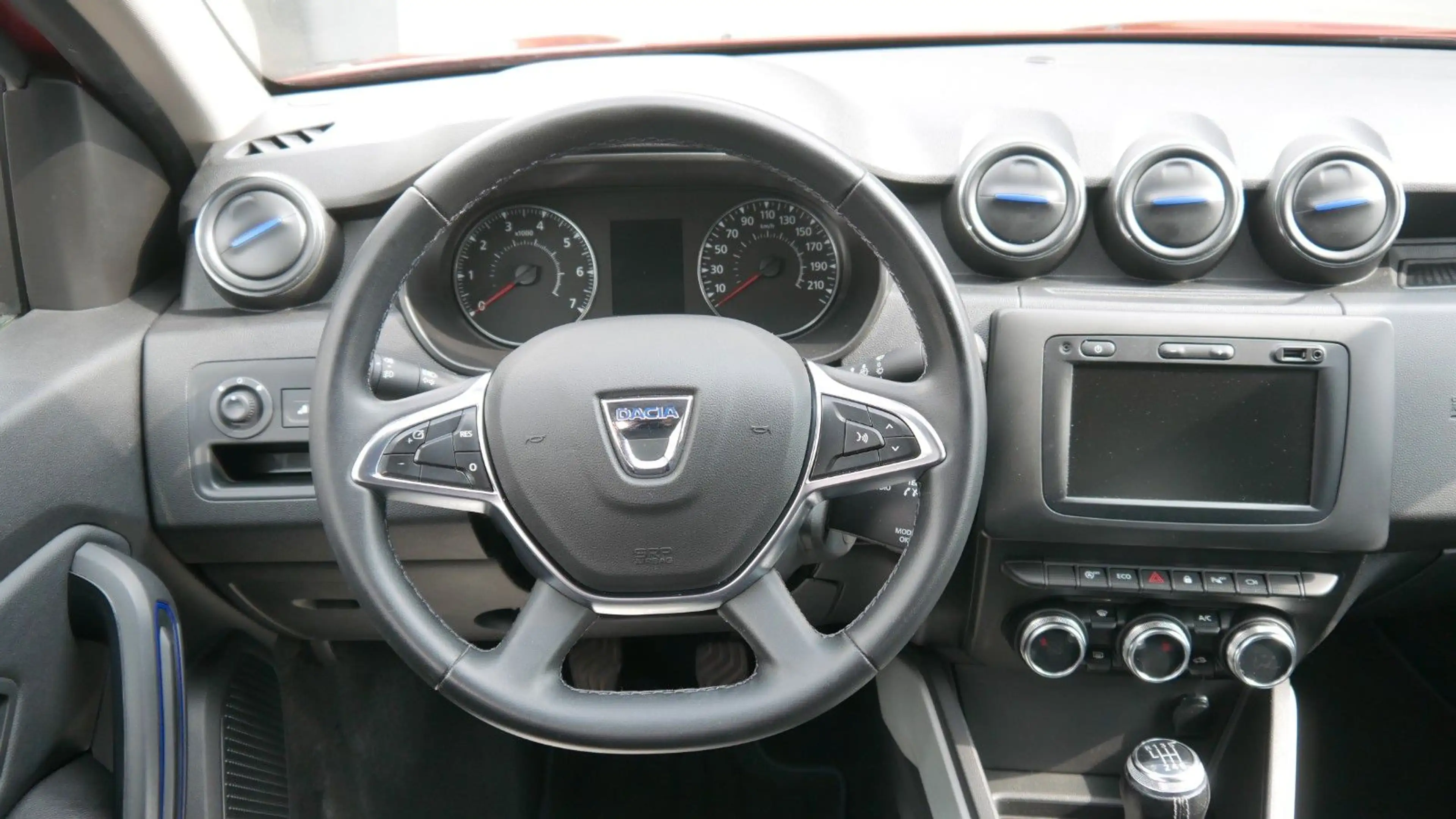 Dacia Duster II Celebration — photo 11