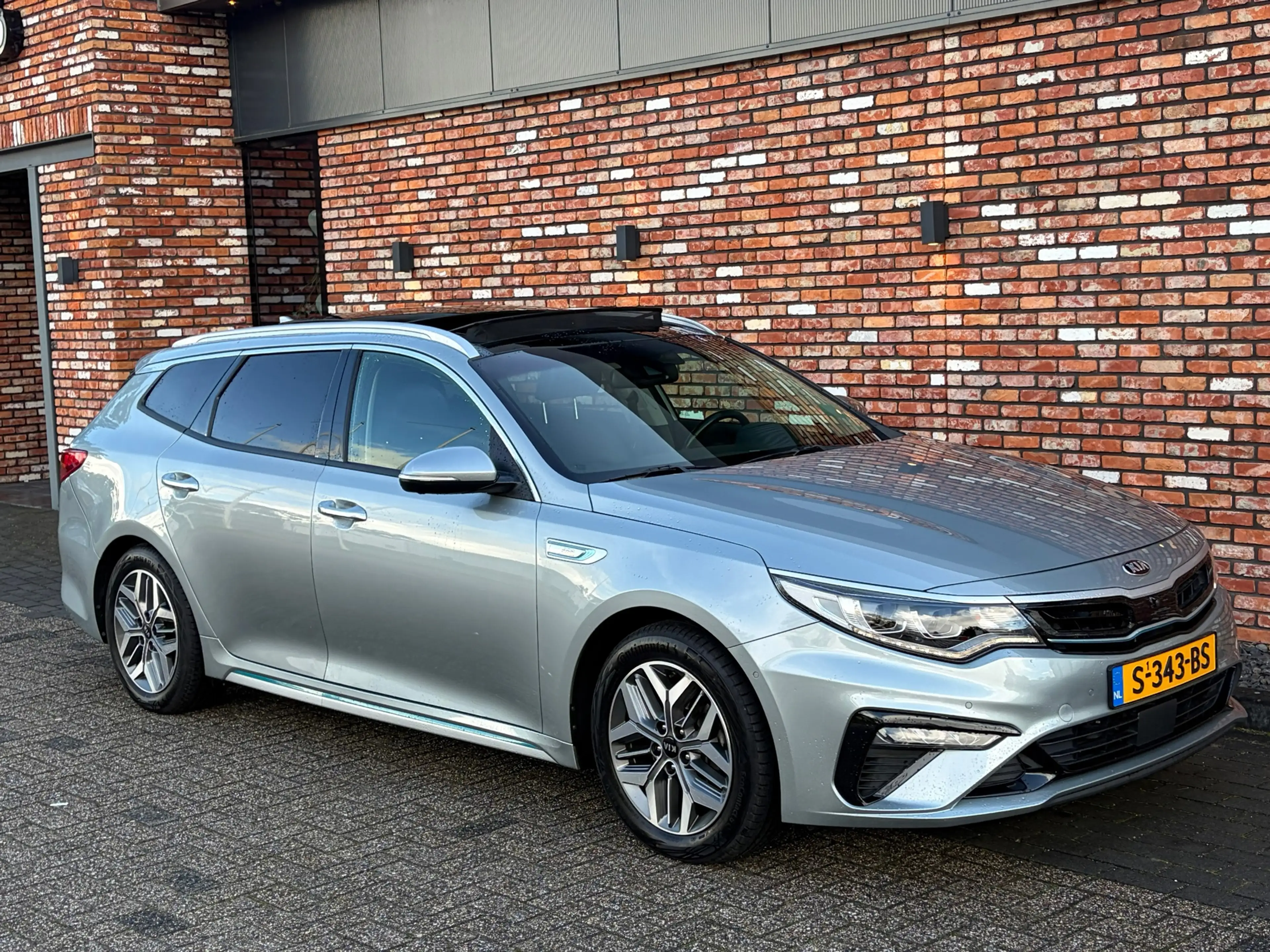 Kia Optima Sportswagon 2.0 GDI PHEV ExecutiveLine Pano Adap.C — photo 27