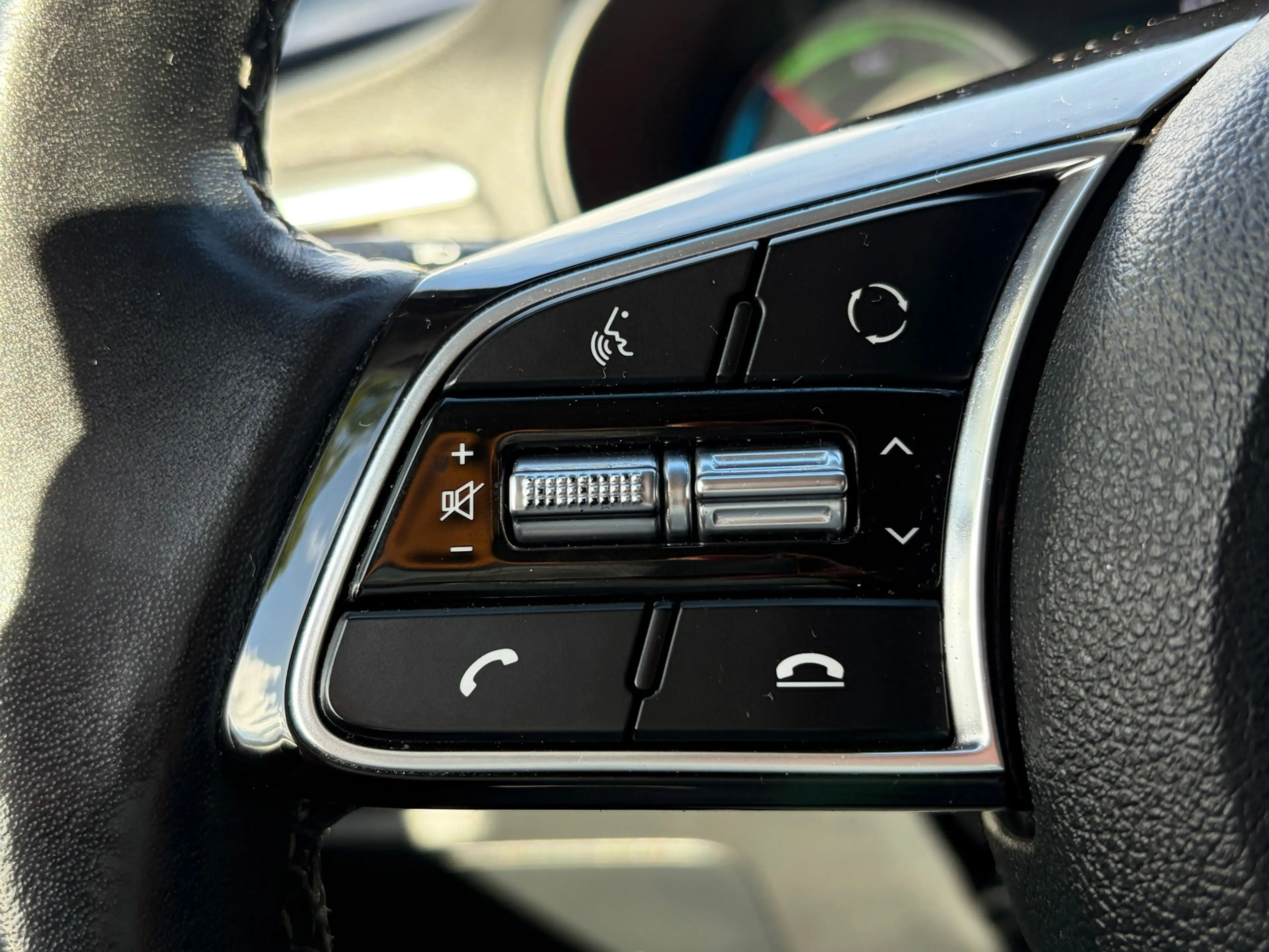 Kia Optima Sportswagon 2.0 GDI PHEV ExecutiveLine Pano Adap.C — photo 47