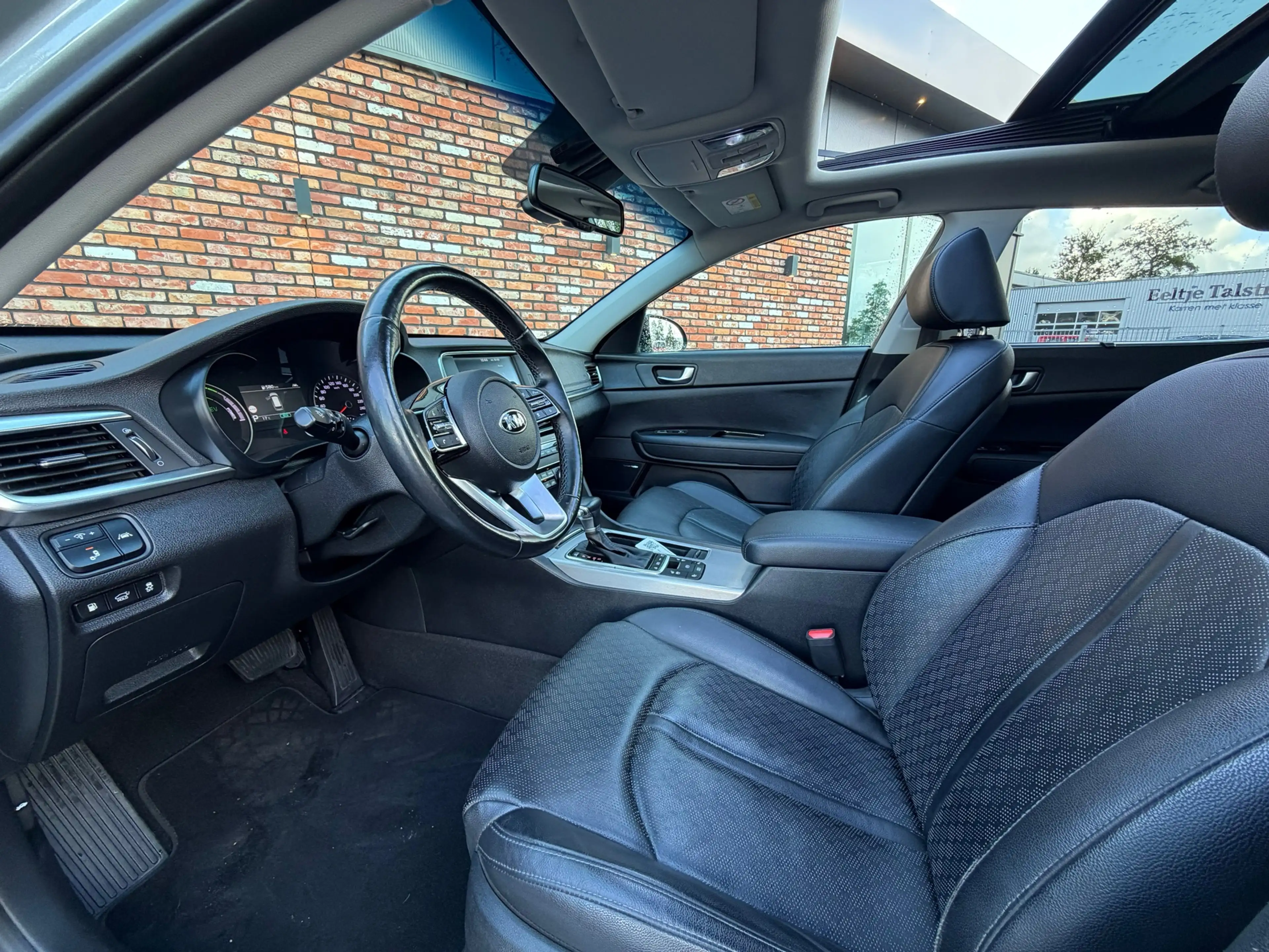 Kia Optima Sportswagon 2.0 GDI PHEV ExecutiveLine Pano Adap.C — photo 23