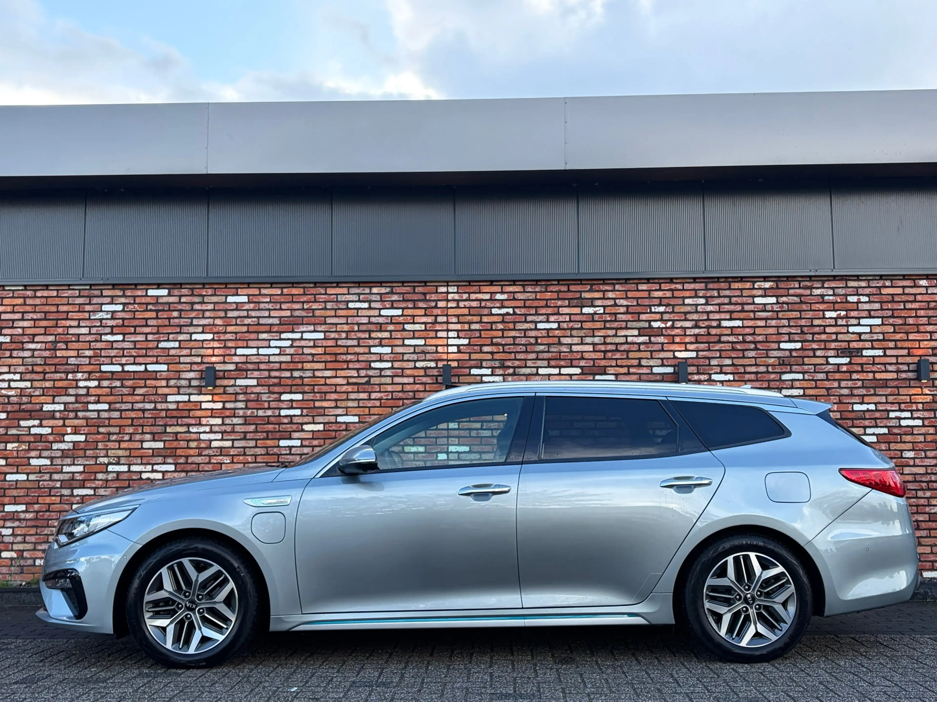 Kia Optima Sportswagon 2.0 GDI PHEV ExecutiveLine Pano Adap.C — photo 15