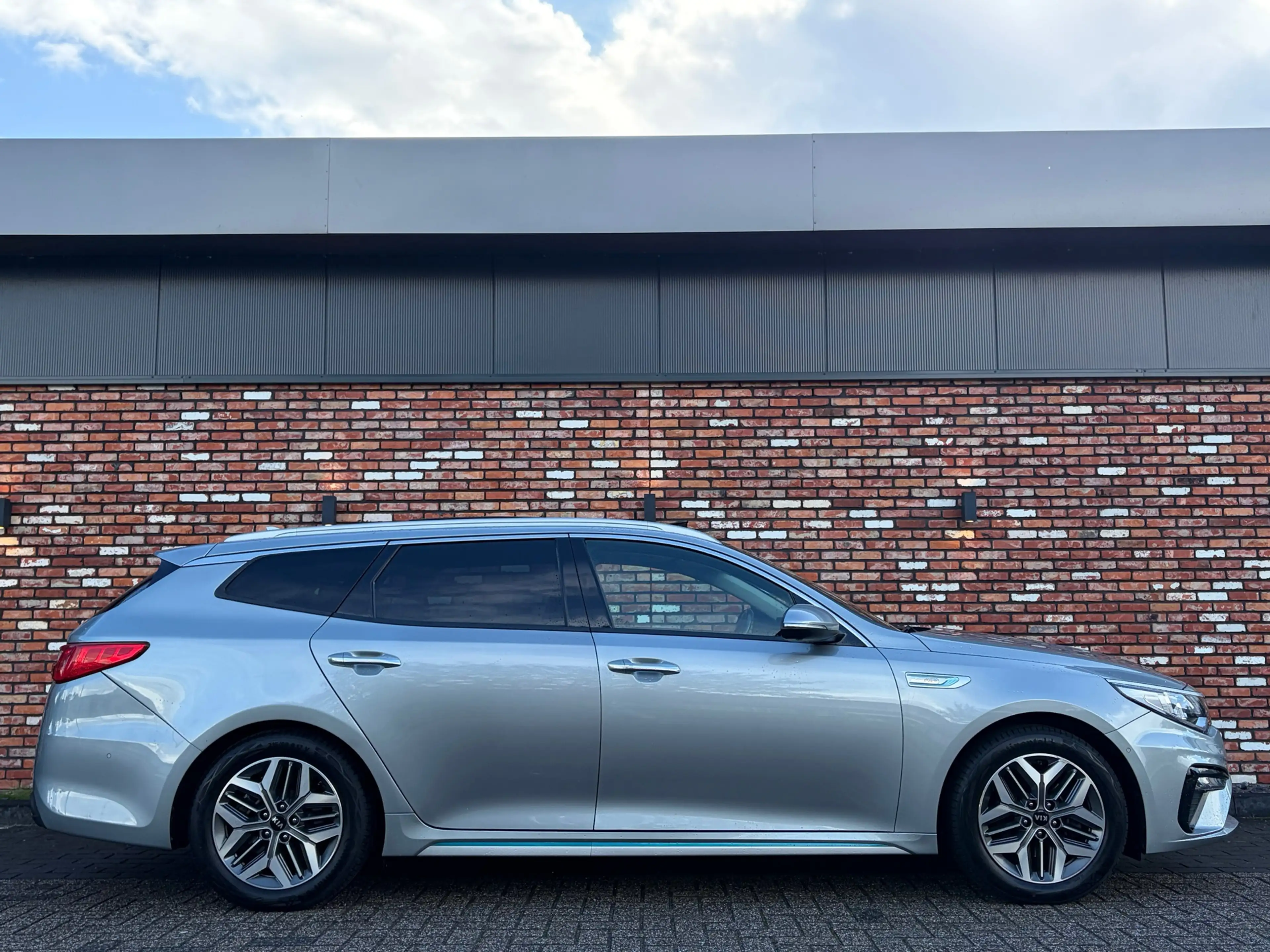 Kia Optima Sportswagon 2.0 GDI PHEV ExecutiveLine Pano Adap.C — photo 14