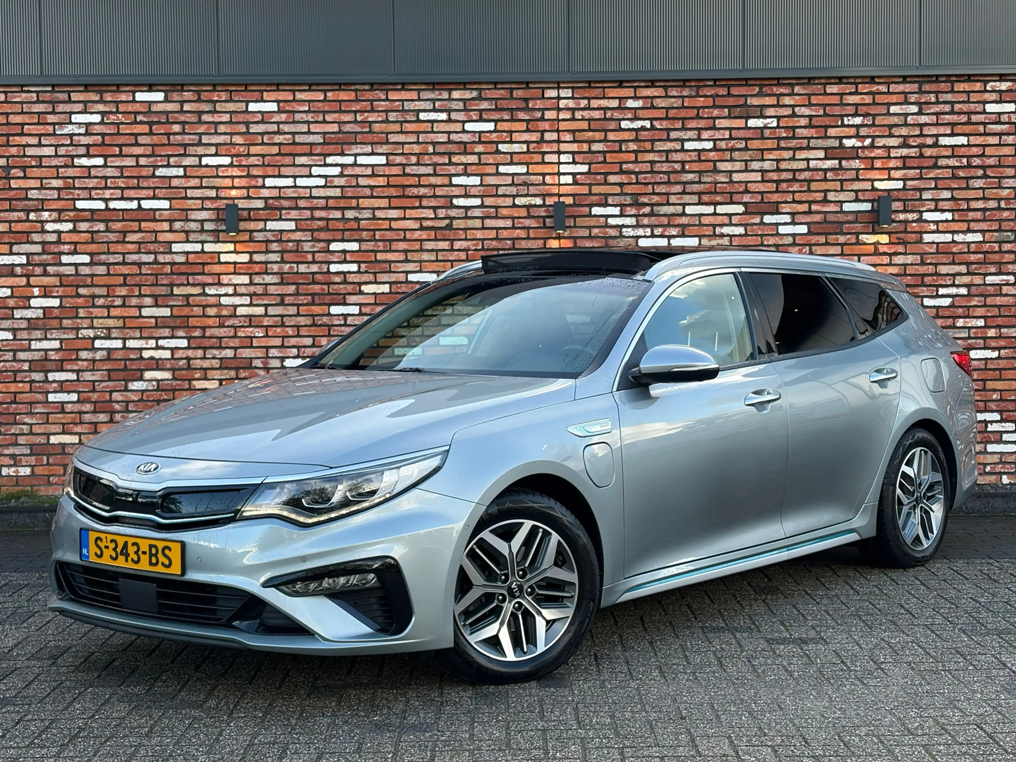 Kia Optima Sportswagon 2.0 GDI PHEV ExecutiveLine Pano Adap.C — photo 17