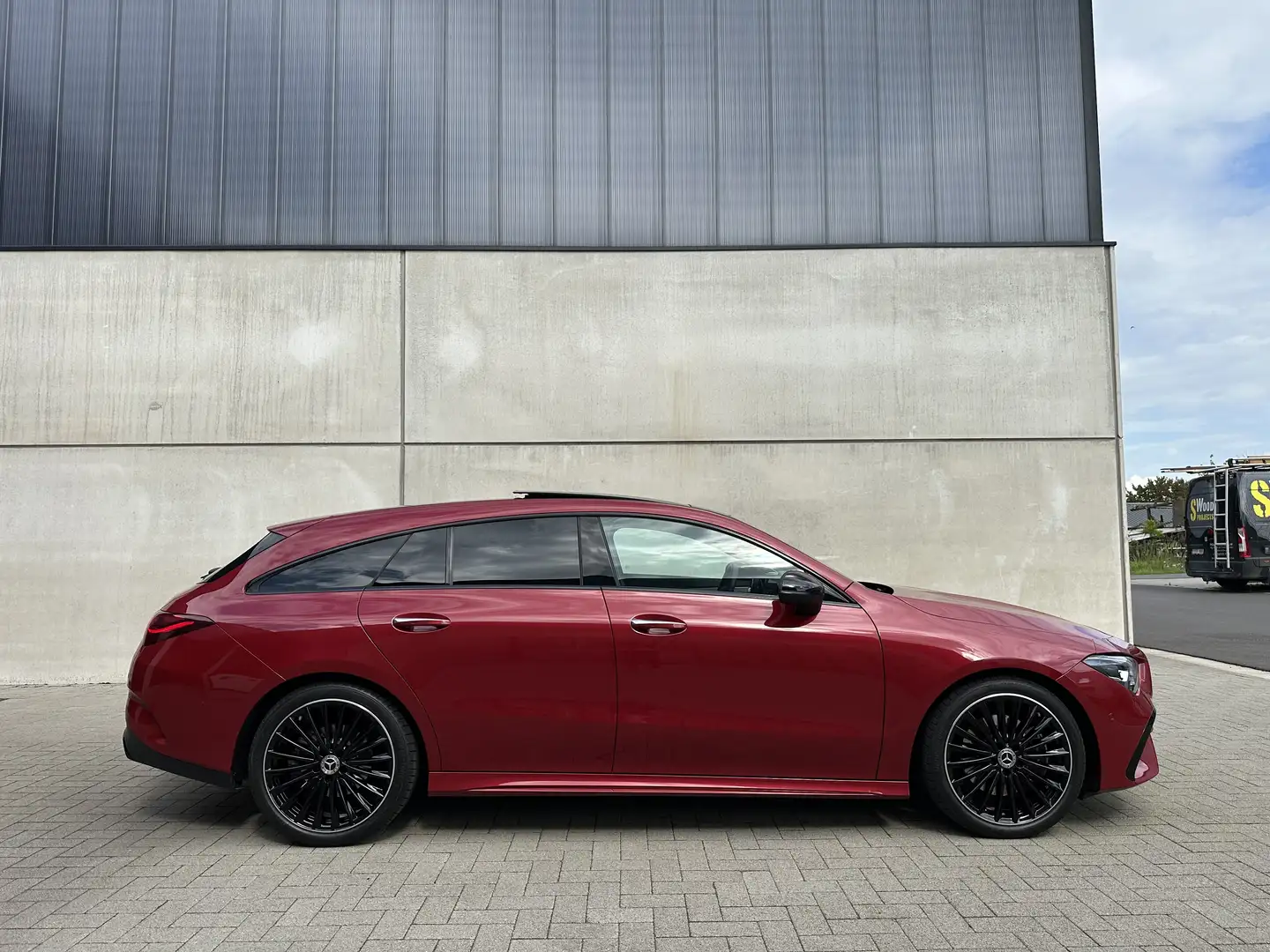 Mercedes-Benz CLA 200 Facelift Model*Shooting Brake AMG Line*PANO* Rouge - 2