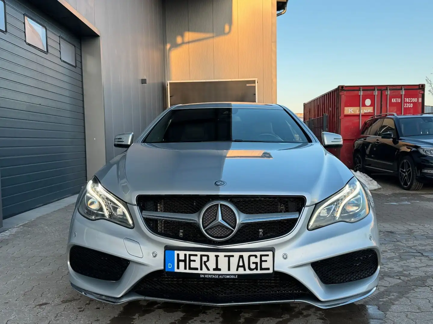 Mercedes-Benz E 200 Coupe AMG-Paket/Automatik/LEDER/Kamera/SHZ Silber - 2