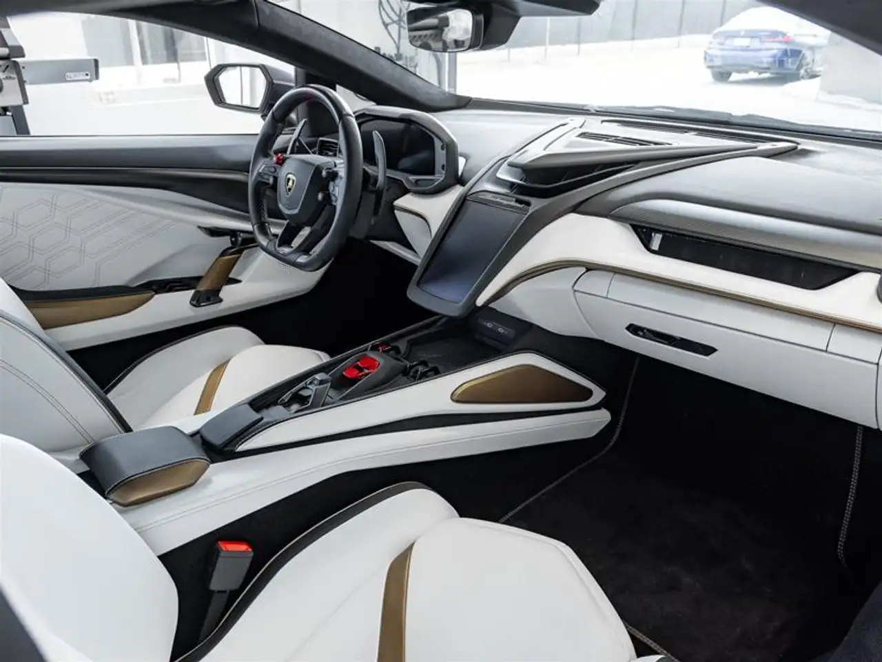 Lamborghini Revuelto снимка Lamborghini Revuelto