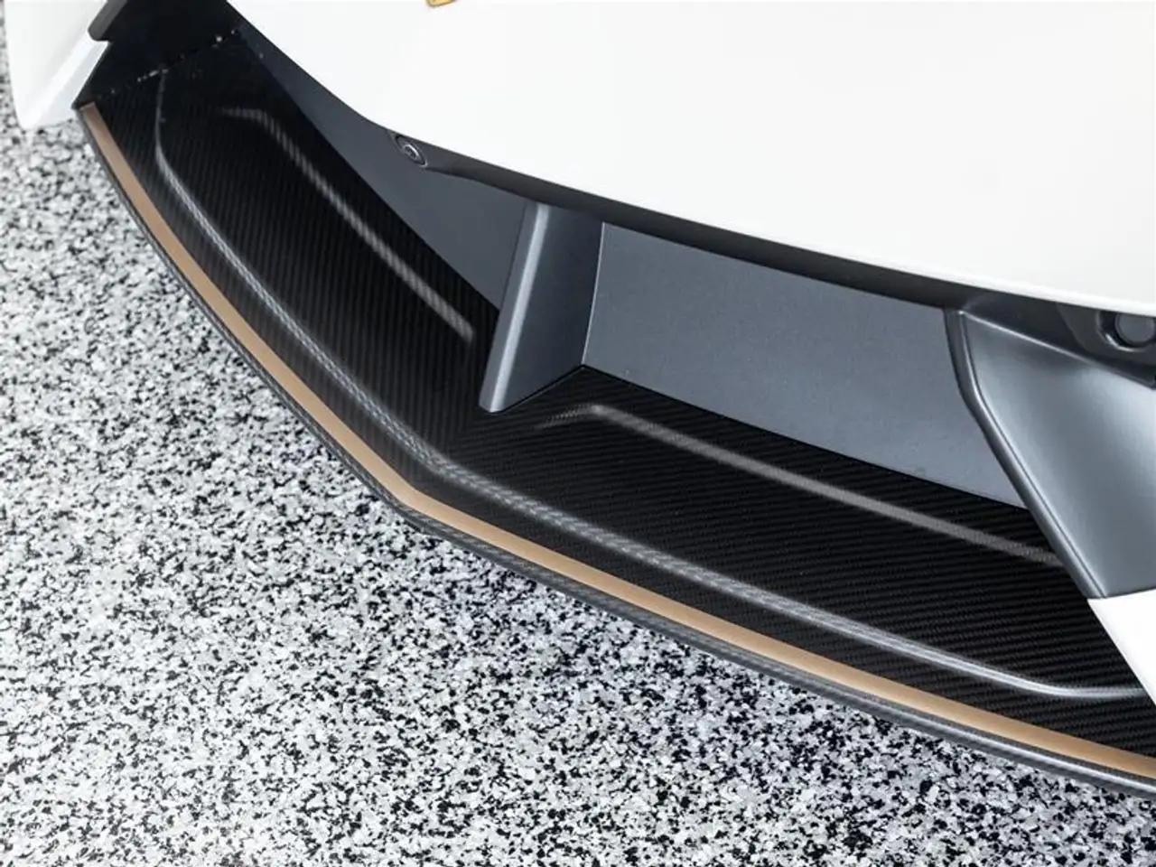Lamborghini Revuelto снимка Lamborghini Revuelto