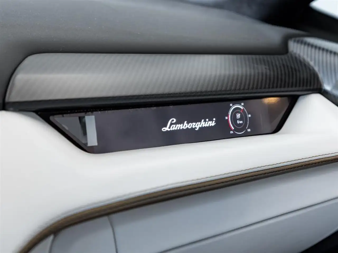 Lamborghini Revuelto снимка Lamborghini Revuelto