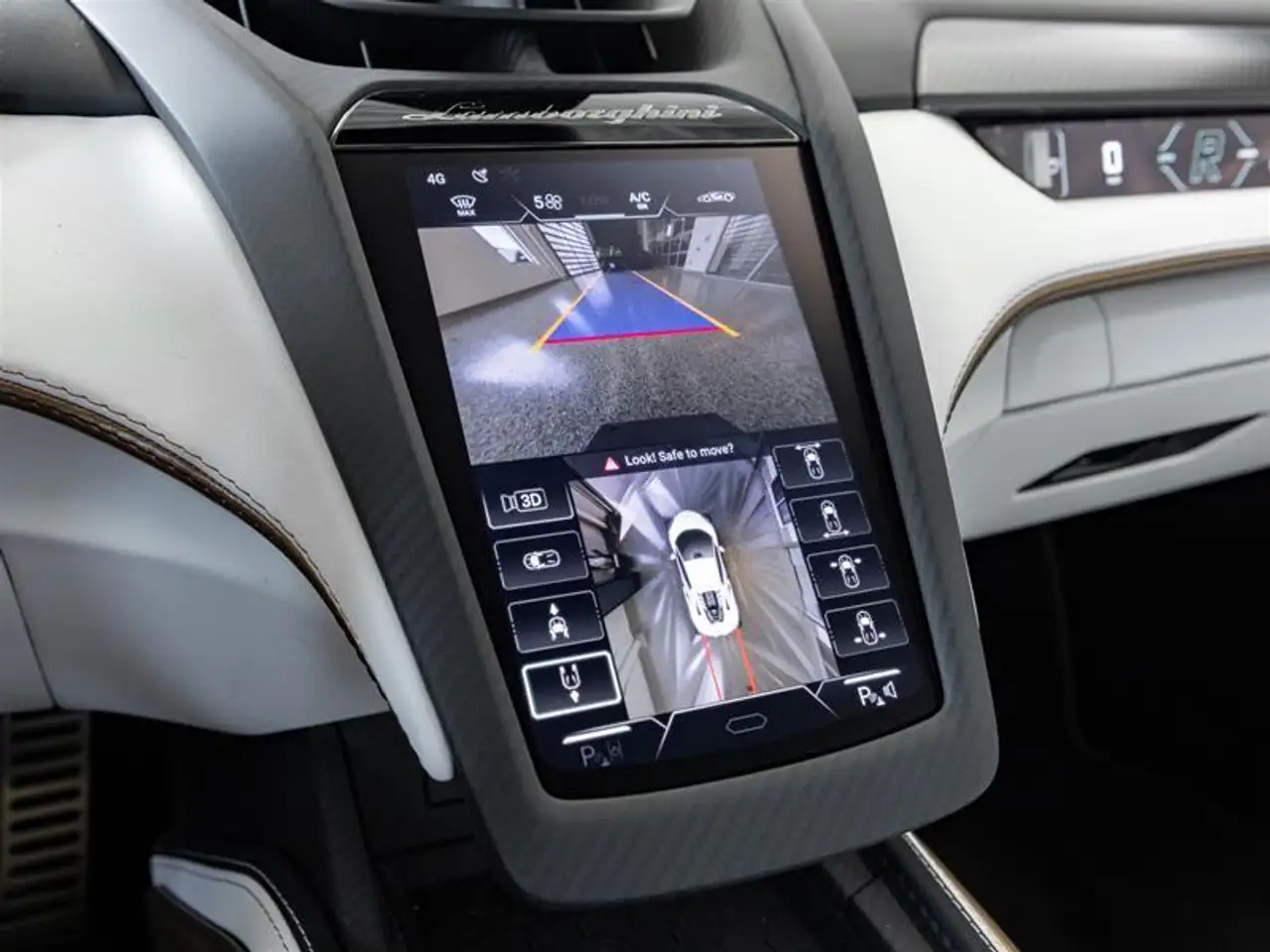 Lamborghini Revuelto снимка Lamborghini Revuelto