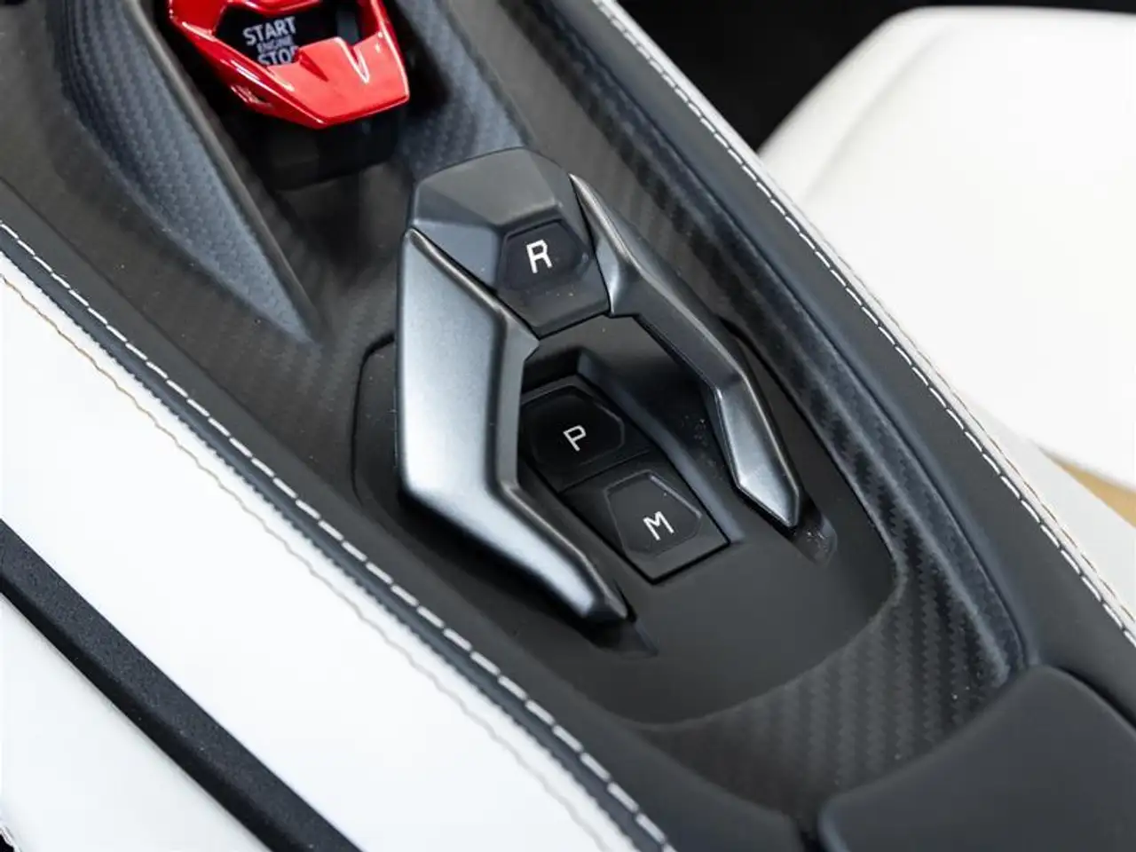 Lamborghini Revuelto снимка Lamborghini Revuelto