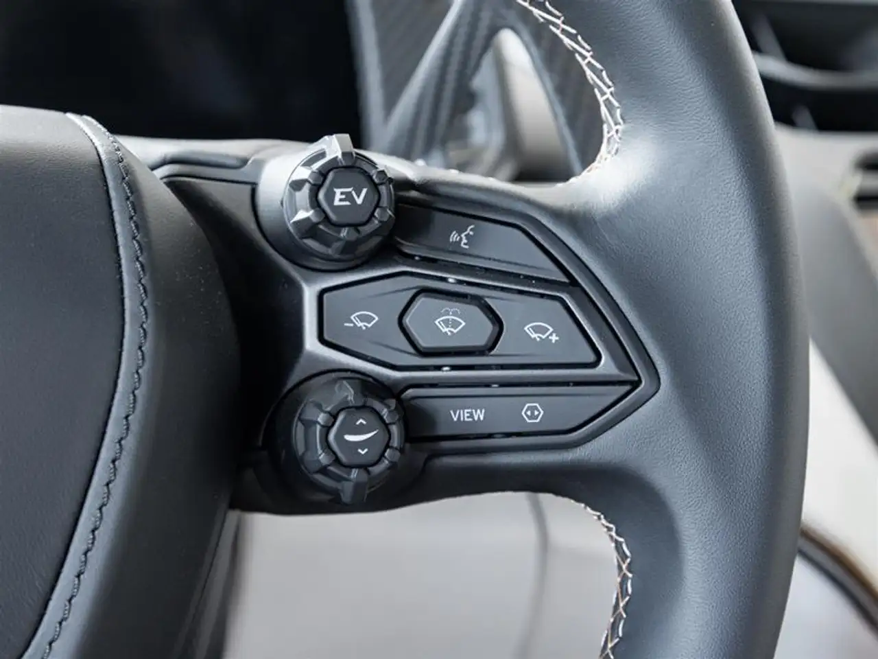 Lamborghini Revuelto снимка Lamborghini Revuelto
