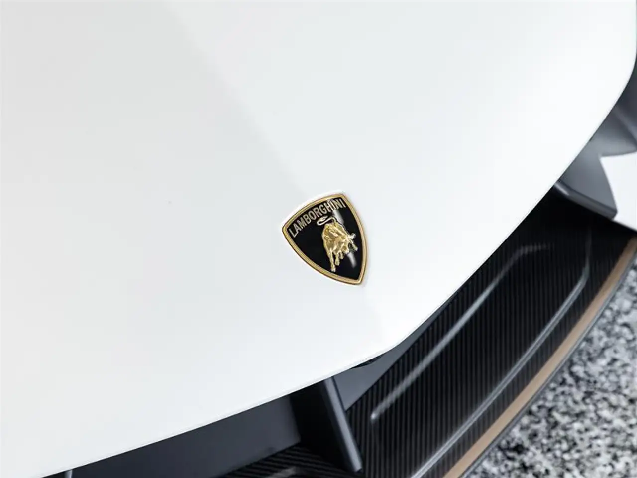 Lamborghini Revuelto снимка Lamborghini Revuelto