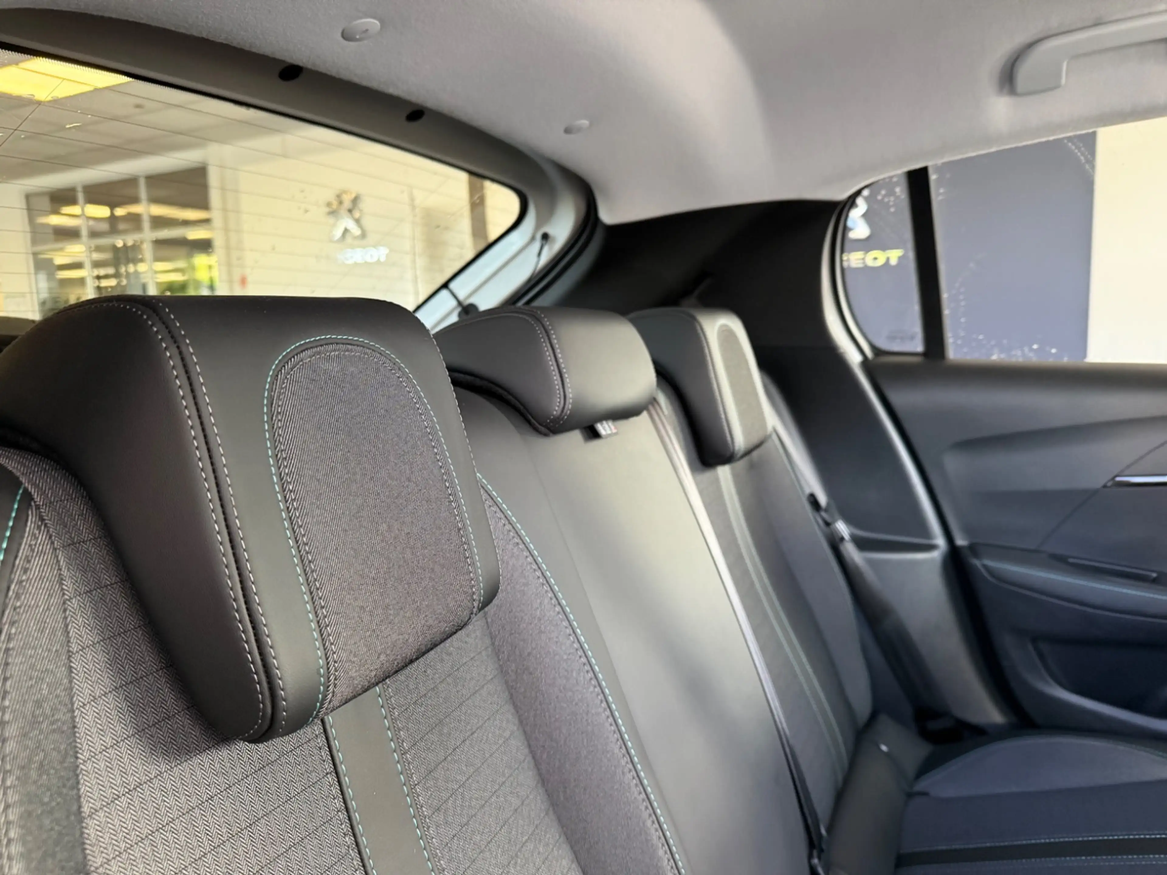 Peugeot 208 1.2 PureTech 100 — photo 13