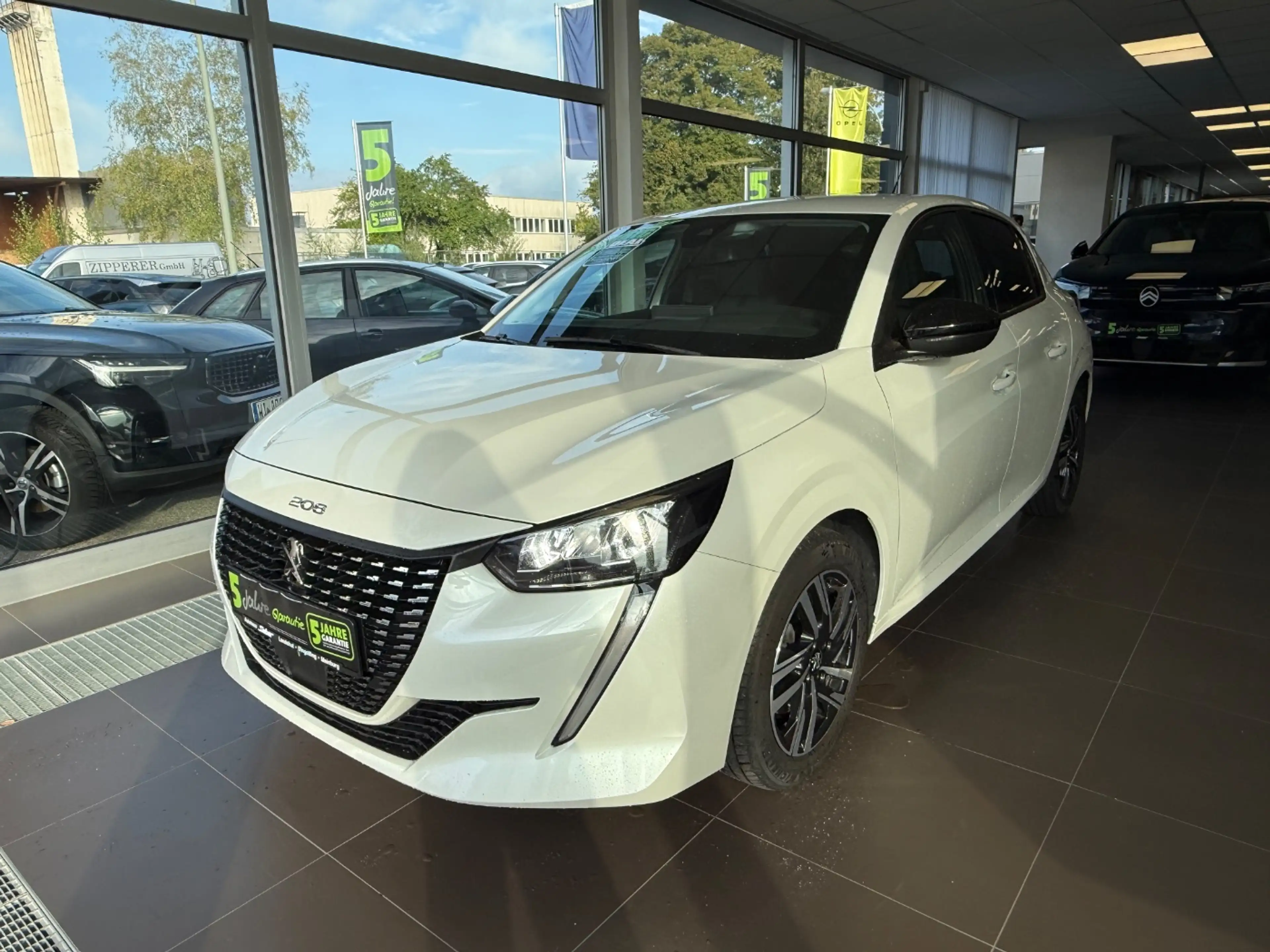 Peugeot 208 1.2 PureTech 100 — photo 2