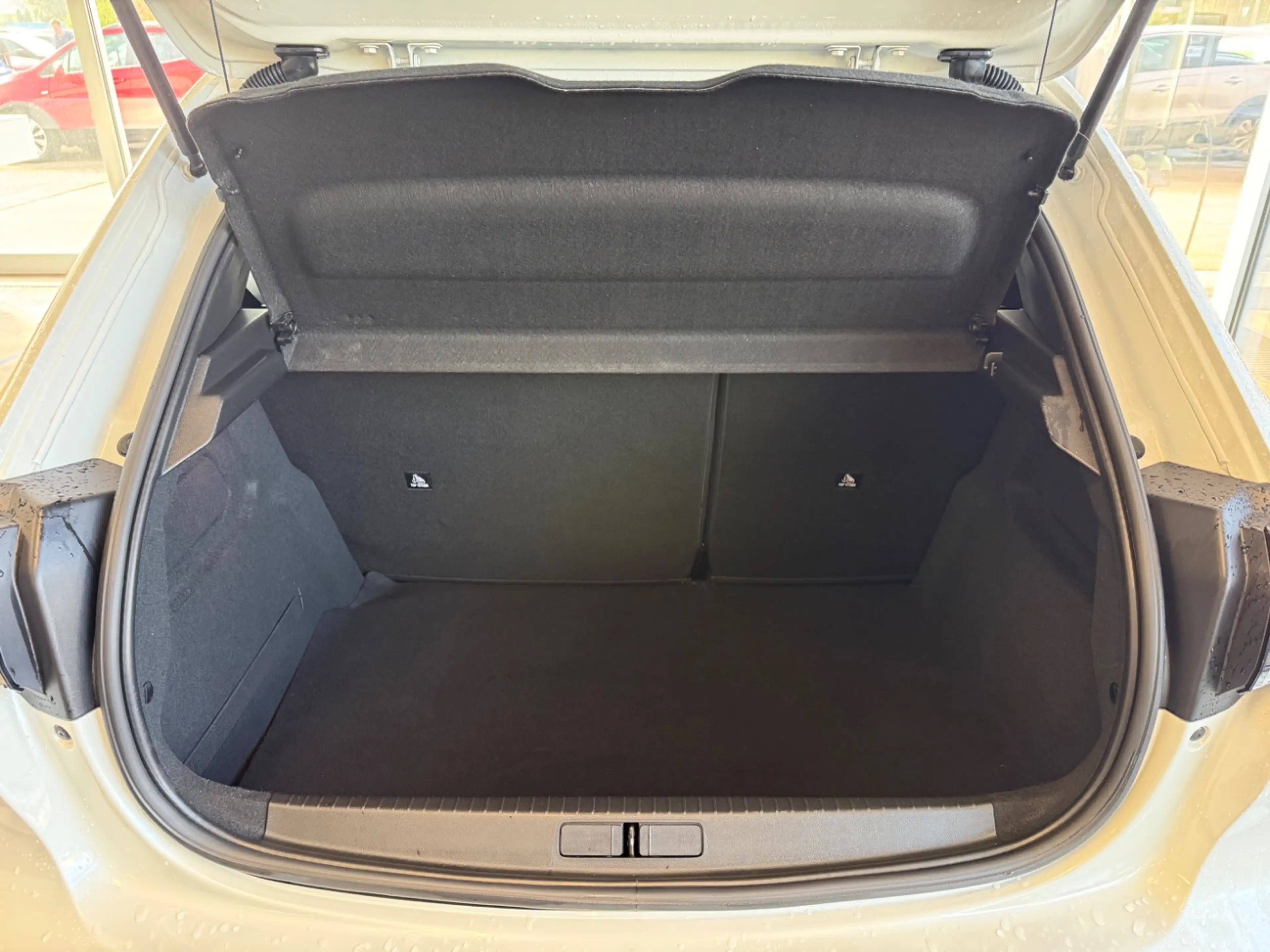 Peugeot 208 1.2 PureTech 100 — photo 11
