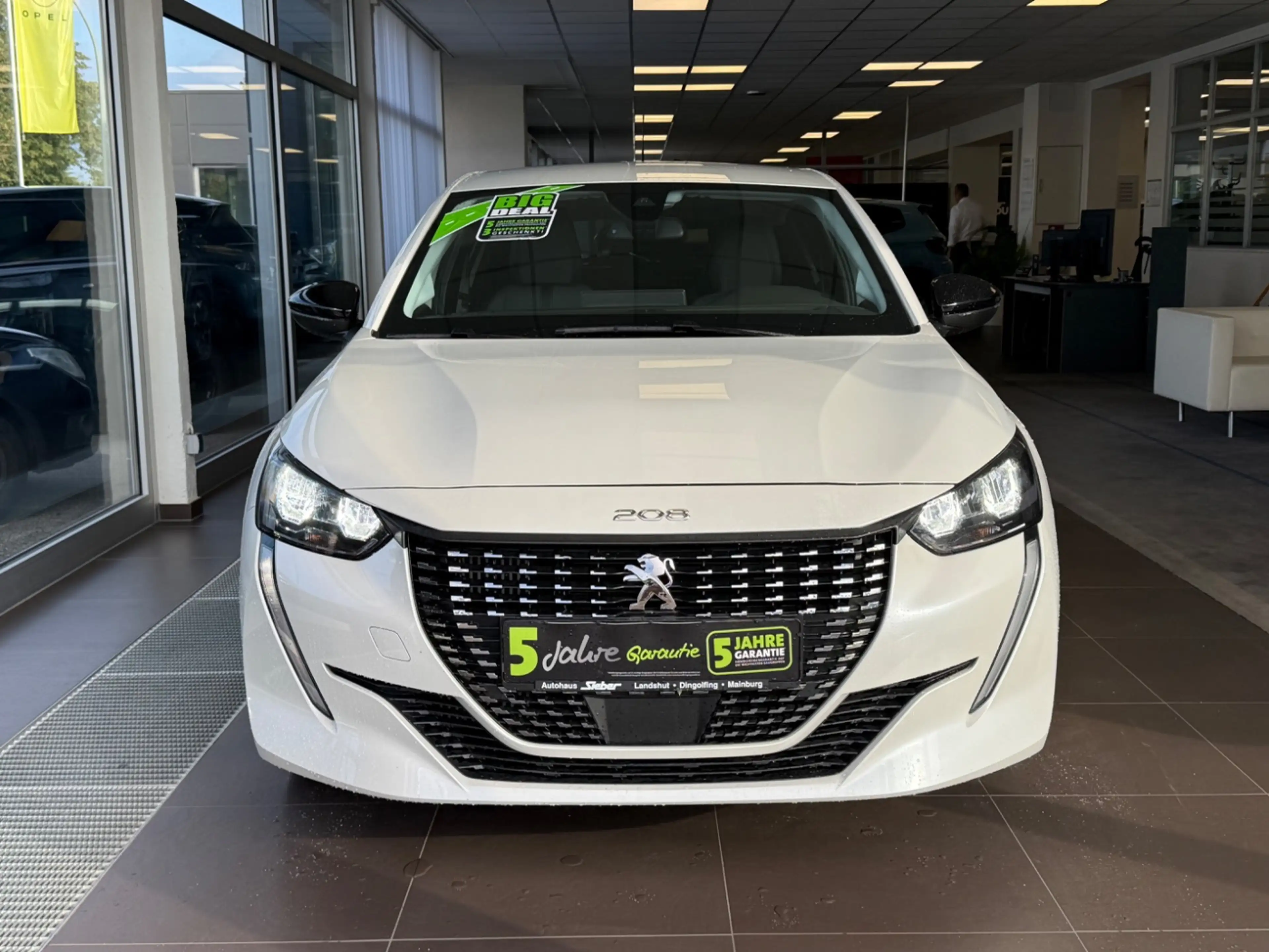 Peugeot 208 1.2 PureTech 100 — photo 3