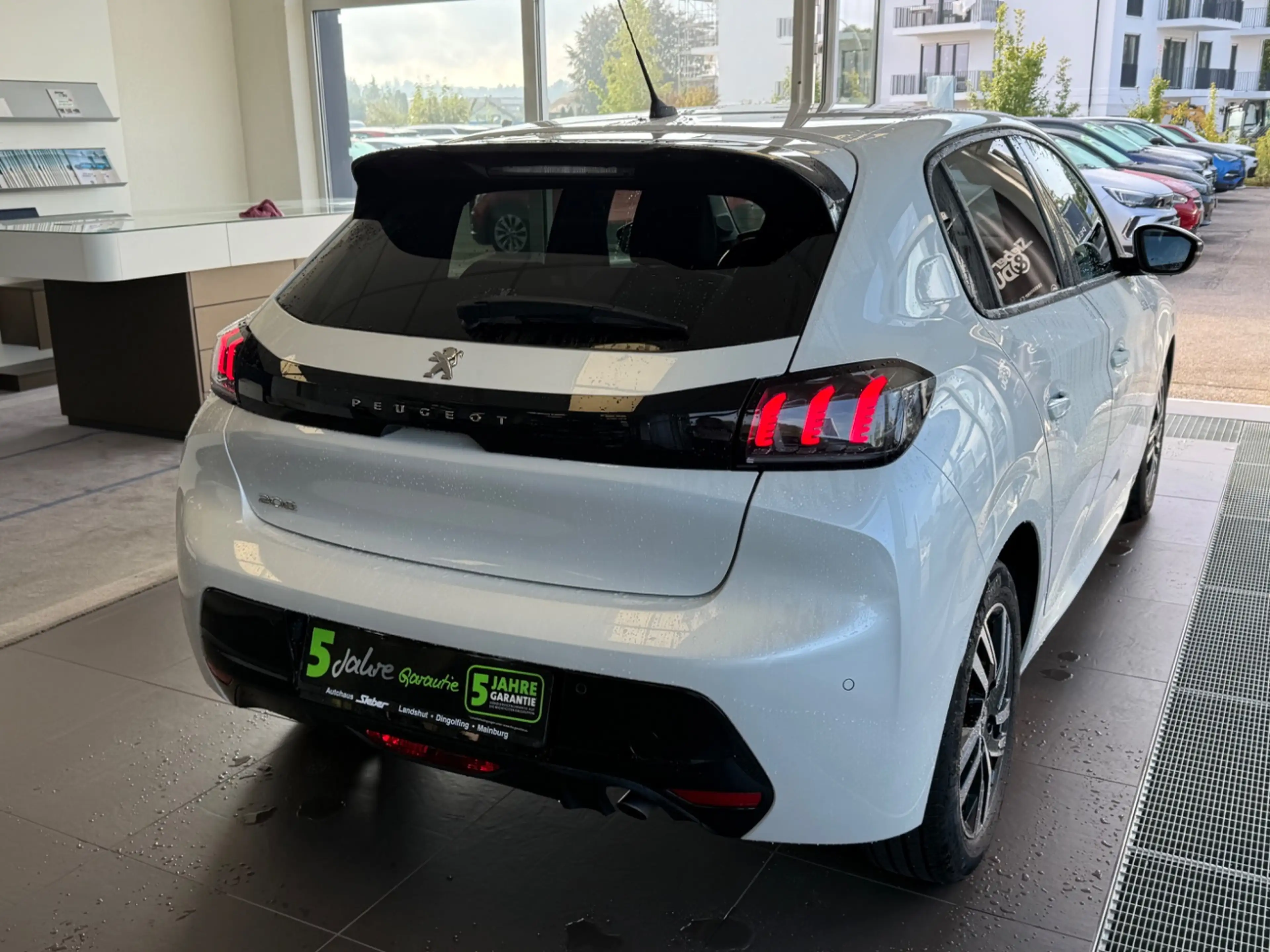 Peugeot 208 1.2 PureTech 100 — photo 5