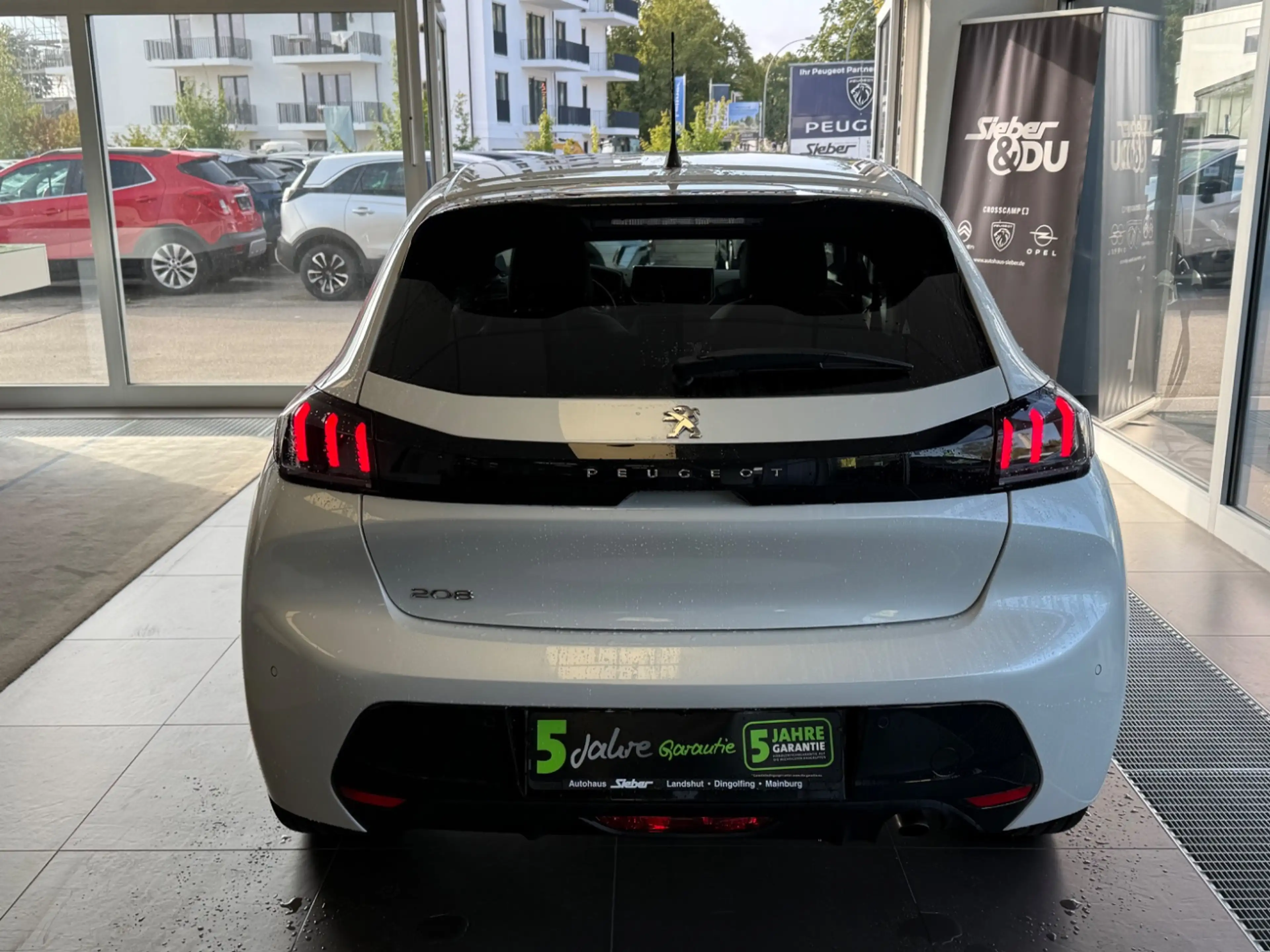 Peugeot 208 1.2 PureTech 100 — photo 6