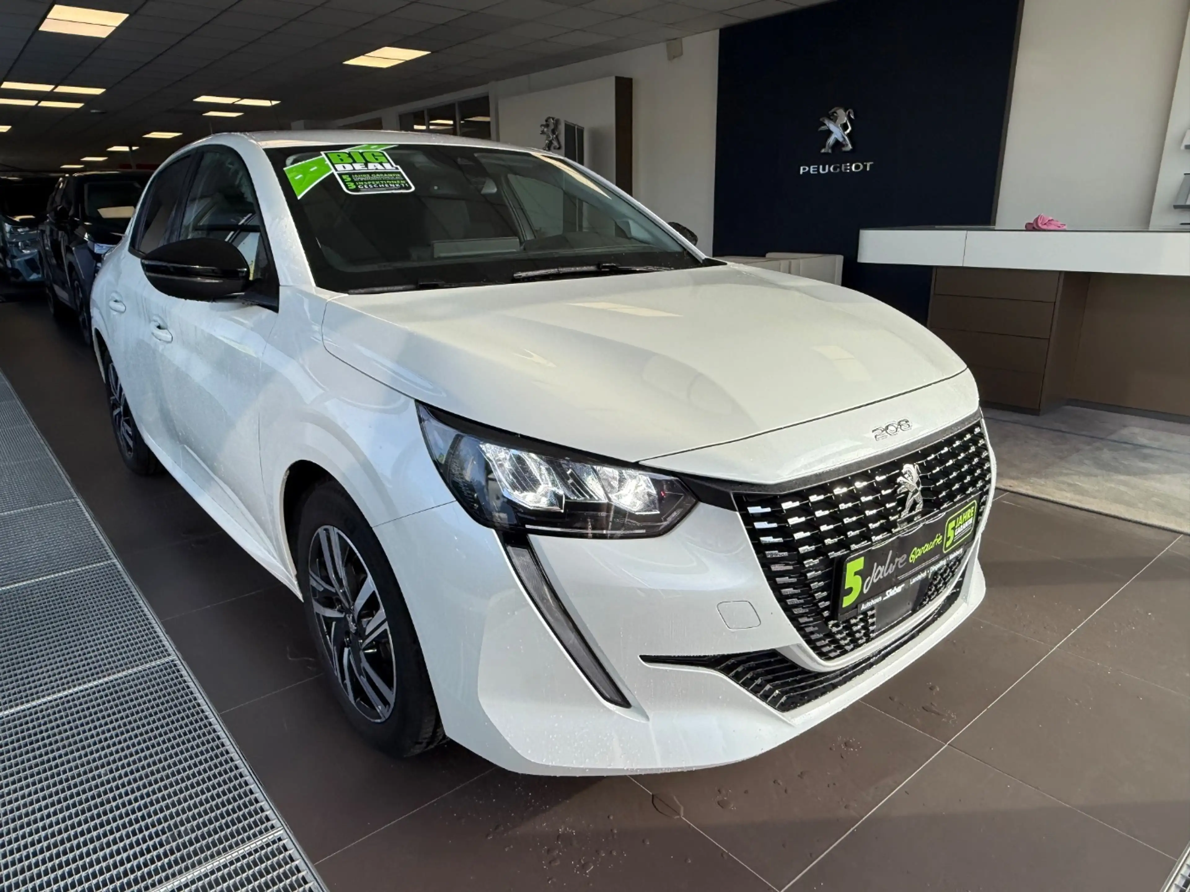 Peugeot 208 1.2 PureTech 100 — photo 4