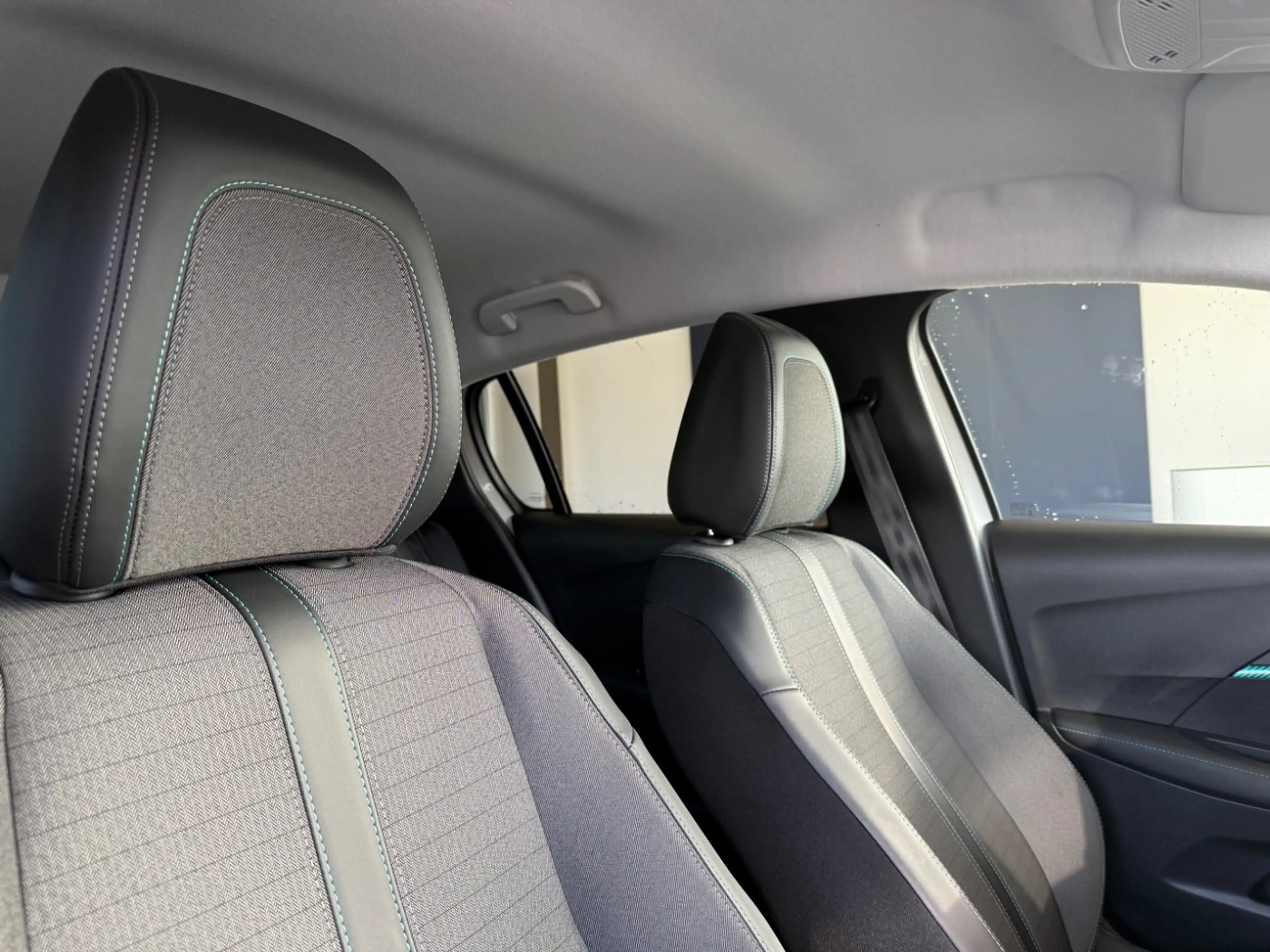 Peugeot 208 1.2 PureTech 100 — photo 12