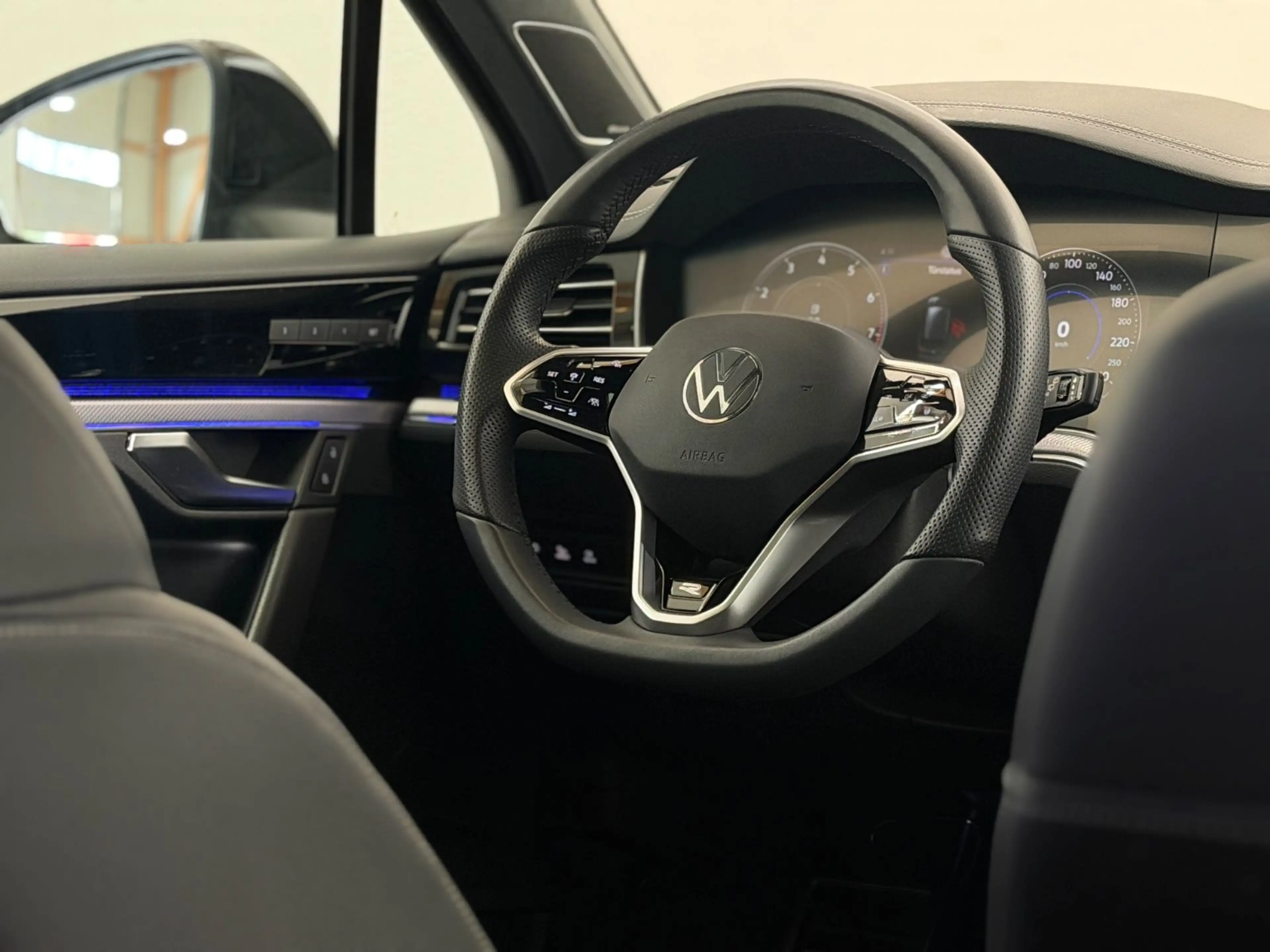 Volkswagen Touareg R-Line 4M/LUFT/ALLR/PANO/BLACK/AHK/STHZG — photo 12
