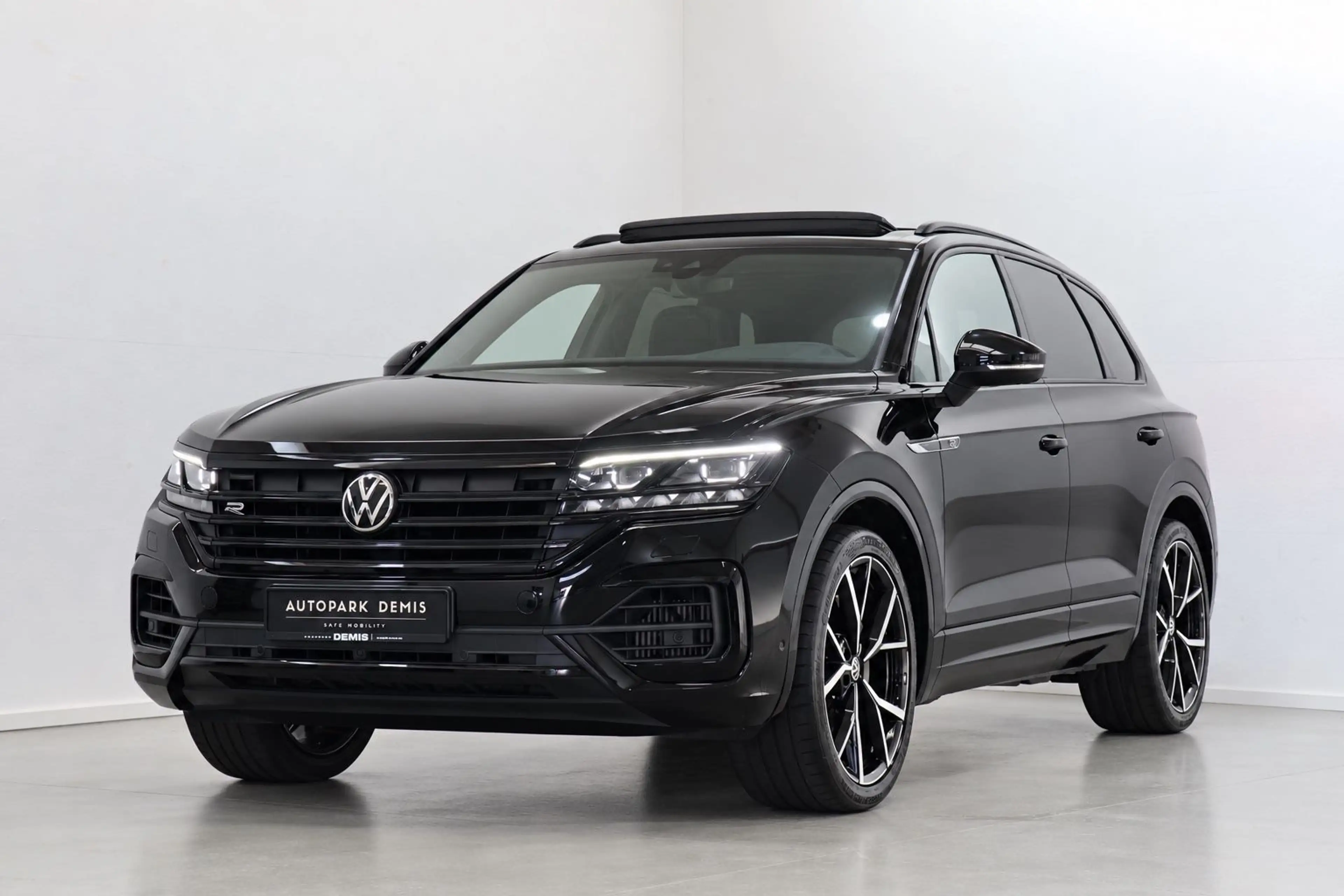 Volkswagen Touareg R-Line 4M/LUFT/ALLR/PANO/BLACK/AHK/STHZG — photo 2
