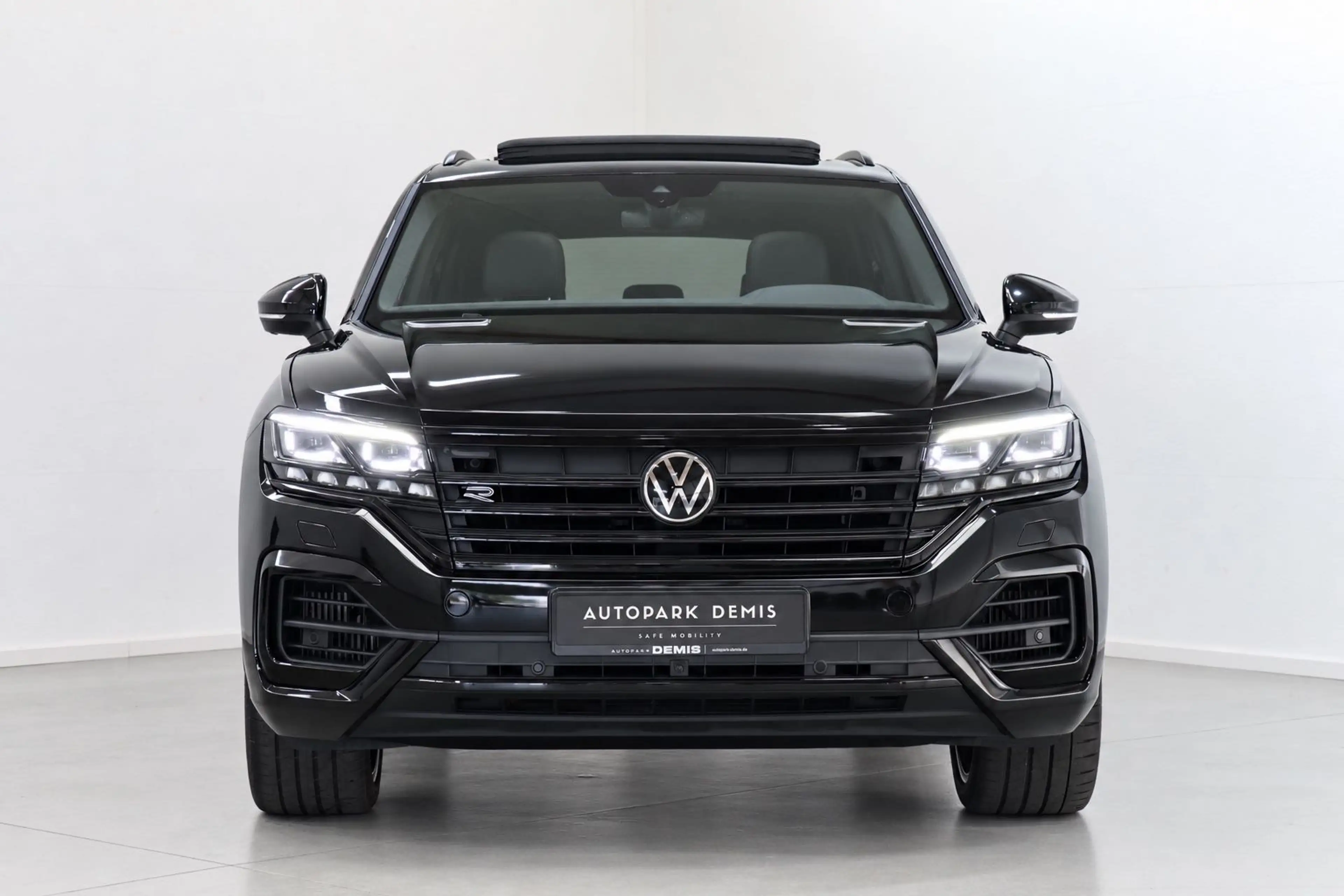 Volkswagen Touareg R-Line 4M/LUFT/ALLR/PANO/BLACK/AHK/STHZG — photo 3