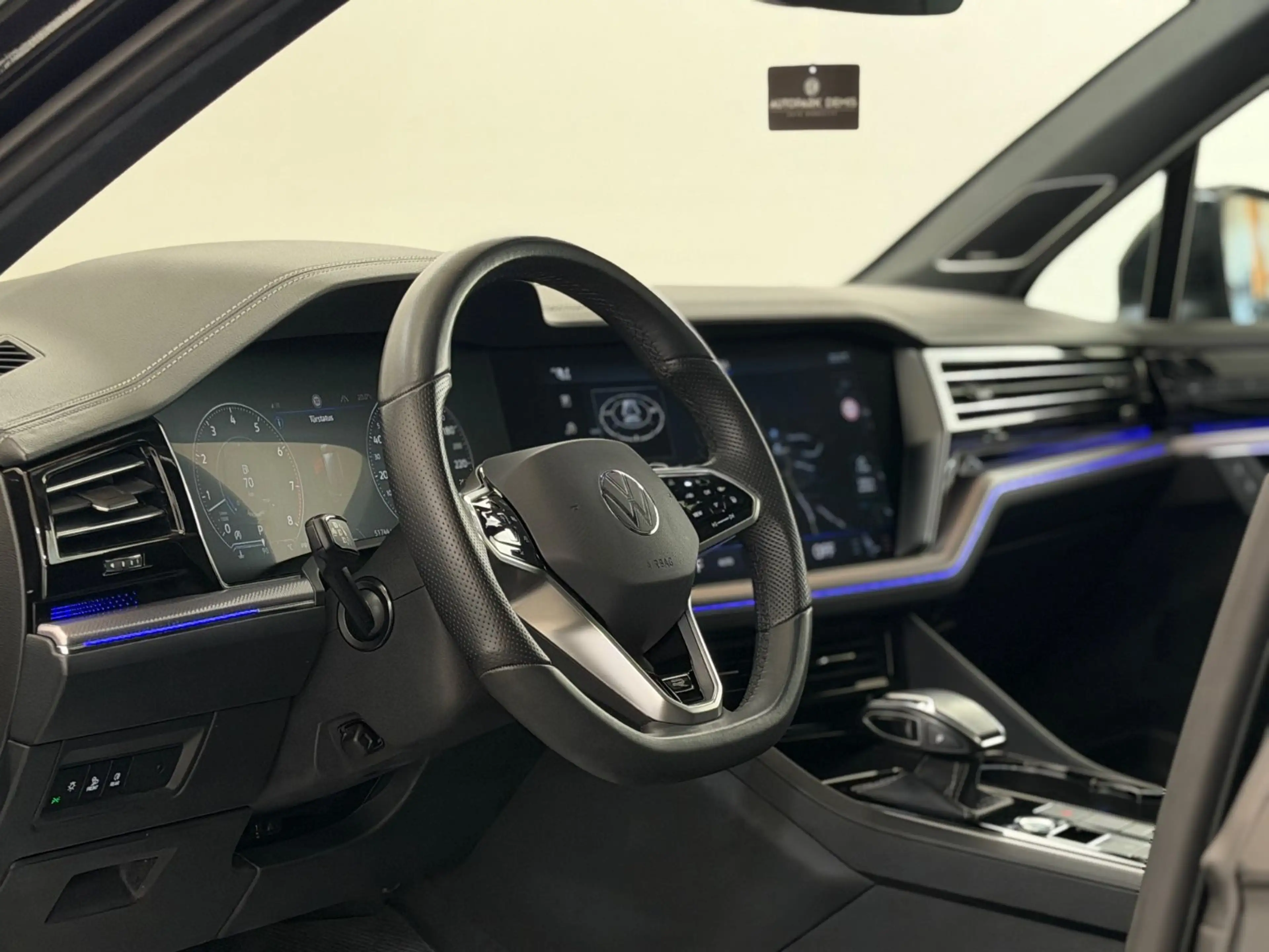 Volkswagen Touareg R-Line 4M/LUFT/ALLR/PANO/BLACK/AHK/STHZG — photo 10