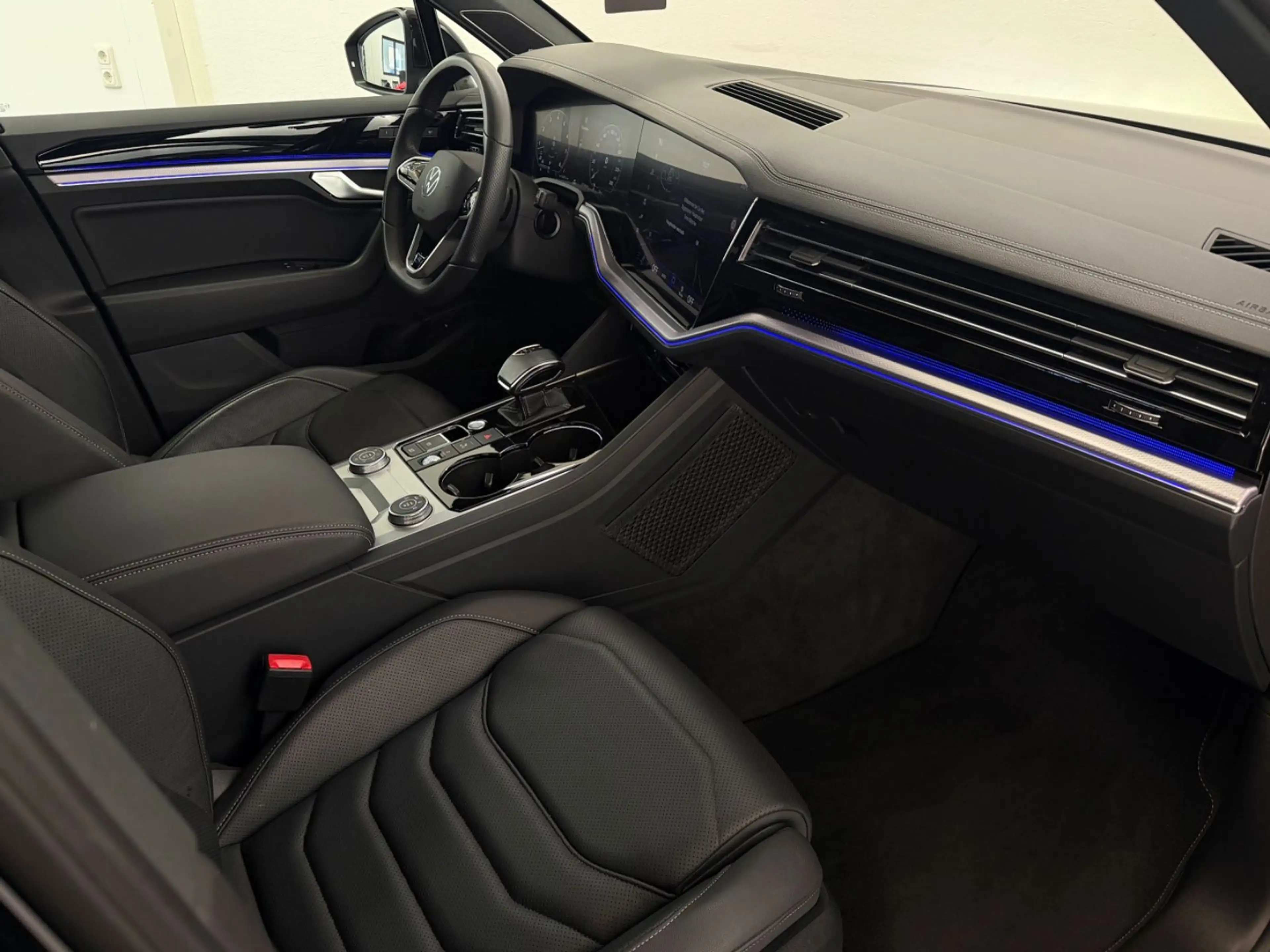 Volkswagen Touareg R-Line 4M/LUFT/ALLR/PANO/BLACK/AHK/STHZG — photo 13