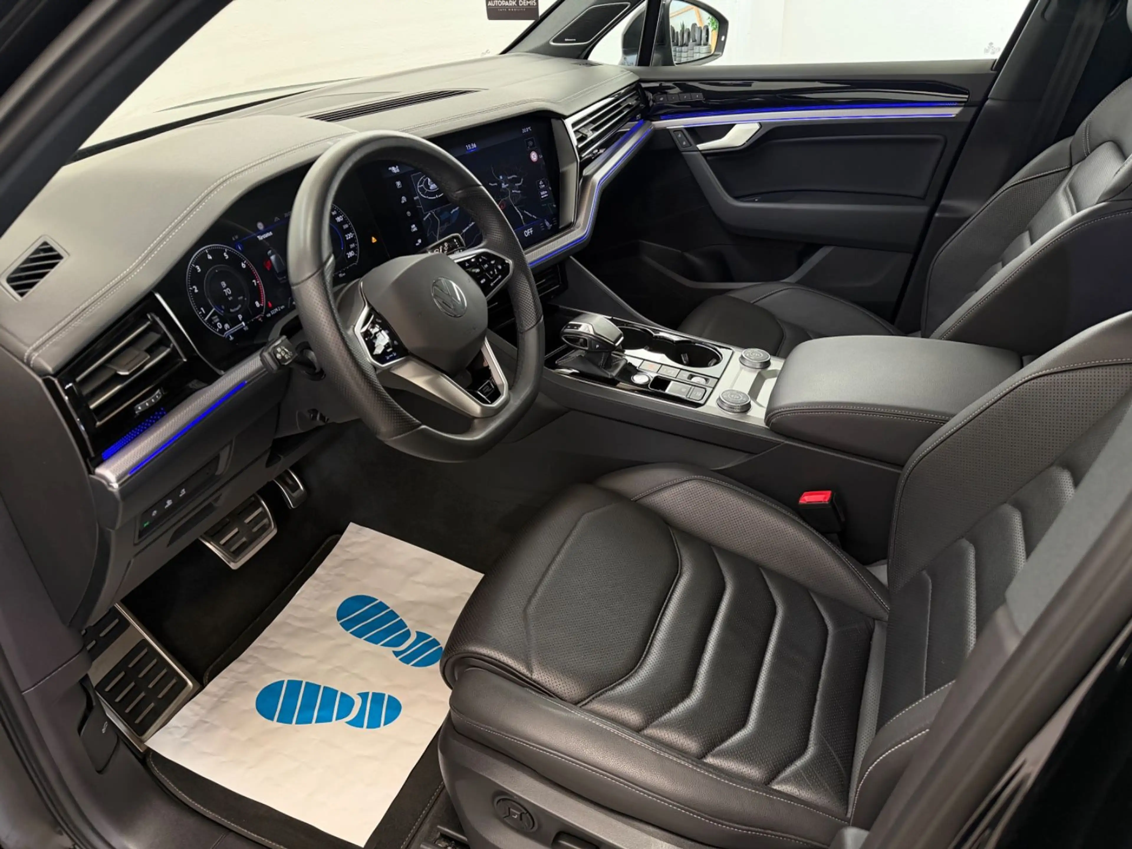 Volkswagen Touareg R-Line 4M/LUFT/ALLR/PANO/BLACK/AHK/STHZG — photo 8