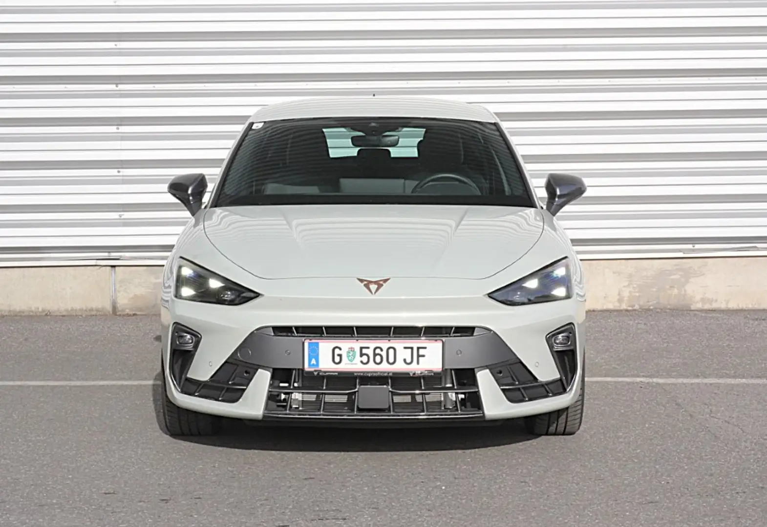 CUPRA Leon 1.5 eTSI DSG 150 PS ACT Grau - 2