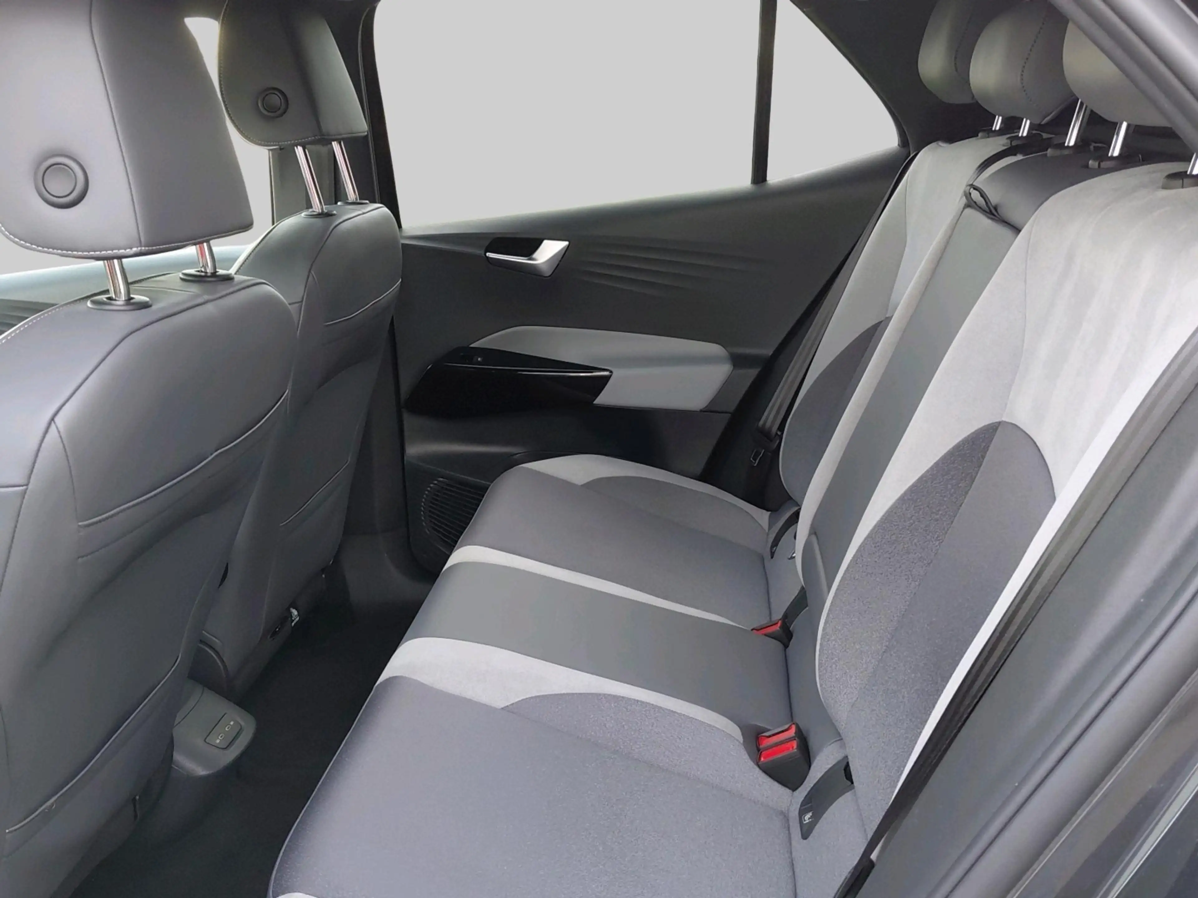 Volkswagen ID.3 First Plus 58 kWh — photo 6