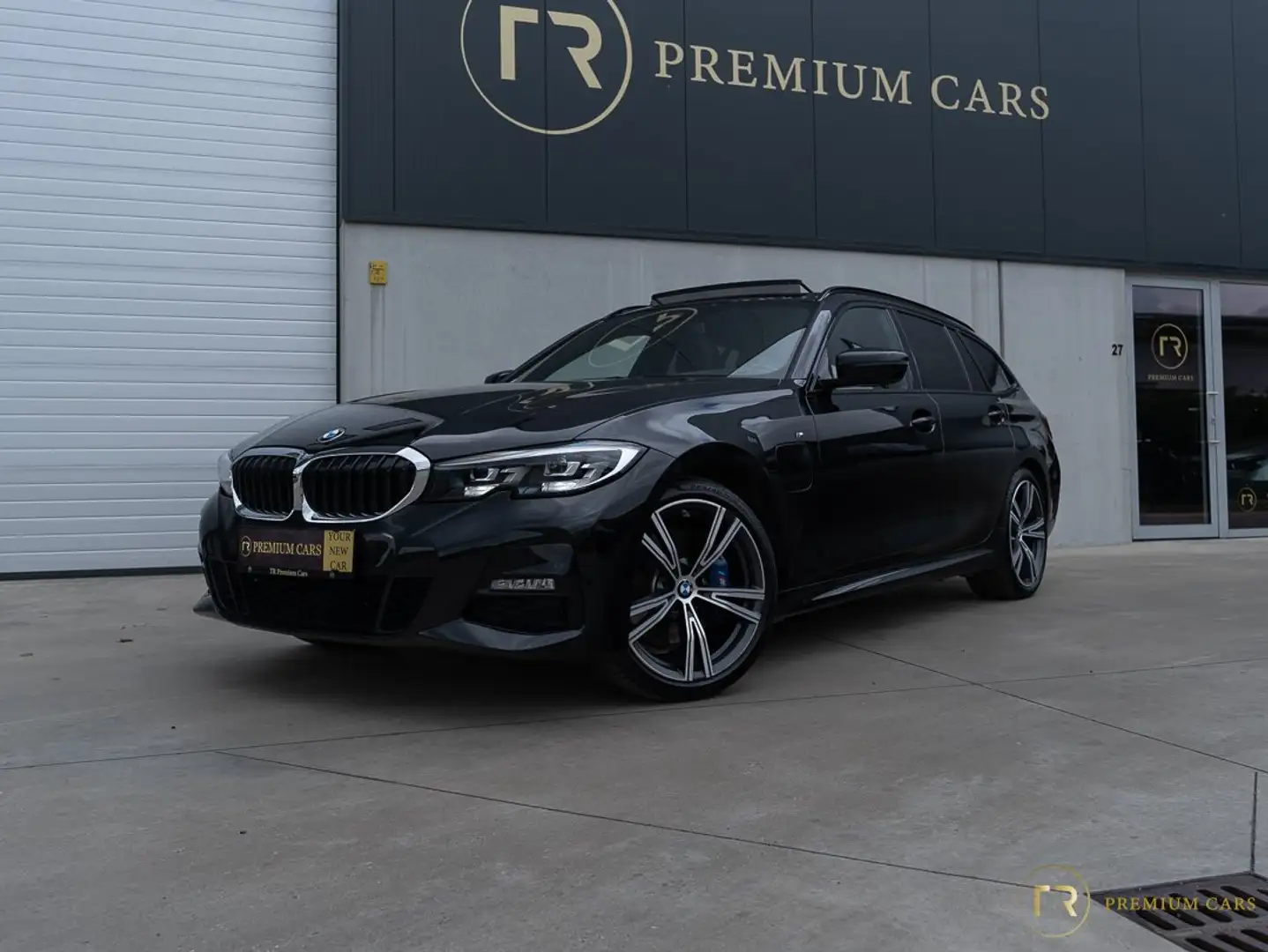 BMW 330 330e l M-Pack l X-Drive l Pano l Keyless l Individ Zwart - 2