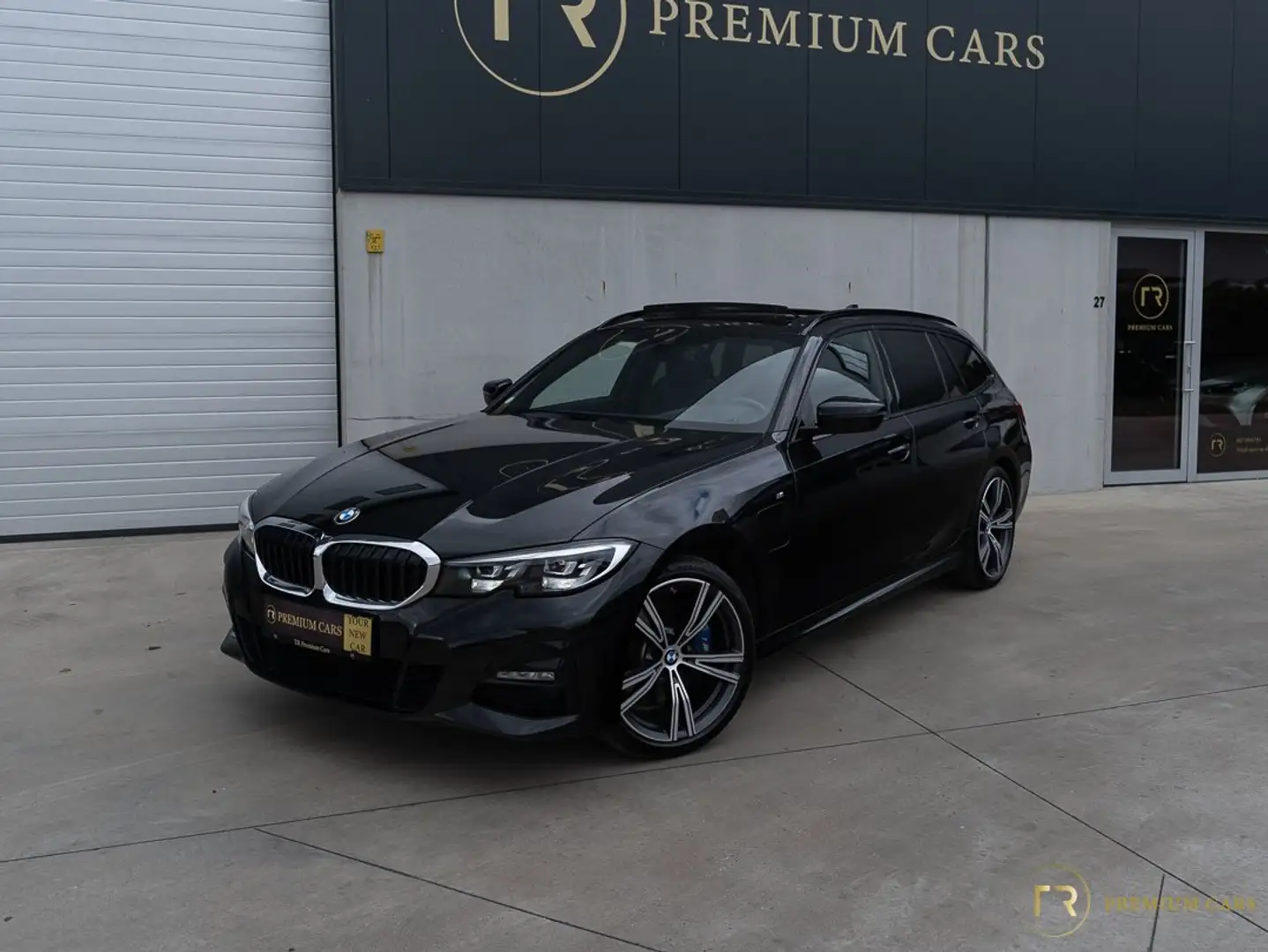 BMW 330 330e l M-Pack l X-Drive l Pano l Keyless l Individ Zwart - 1