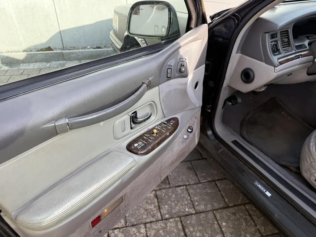 Lincoln Town Car Signiture Presidential, foto 8