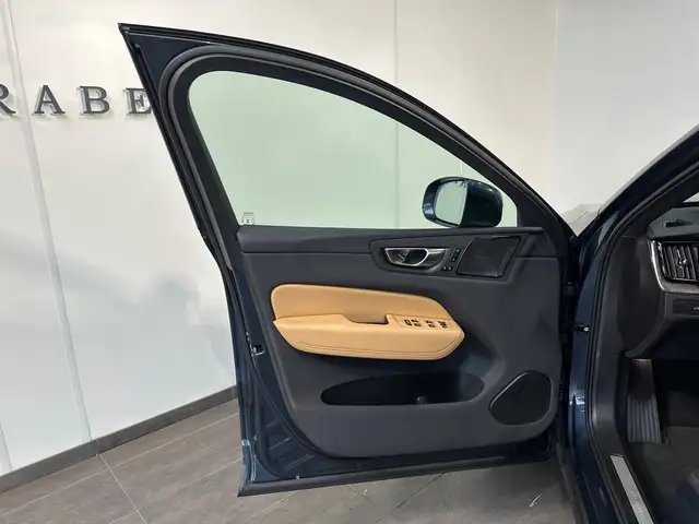 Volvo XC60 view 6
