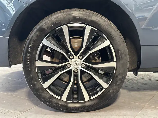 Volvo XC60 view 3