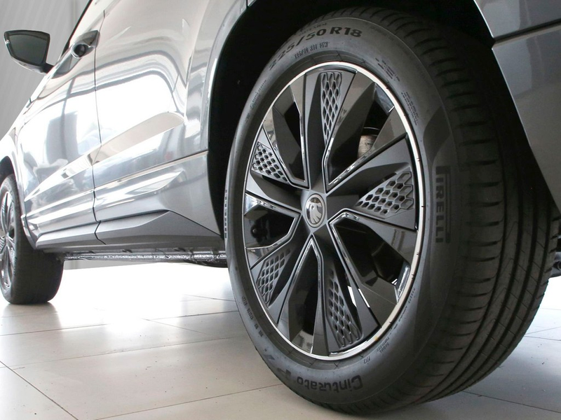 Skoda Karoq Sportline 2.0 TSI UPE 50.810 4x4 AHK — photo 6