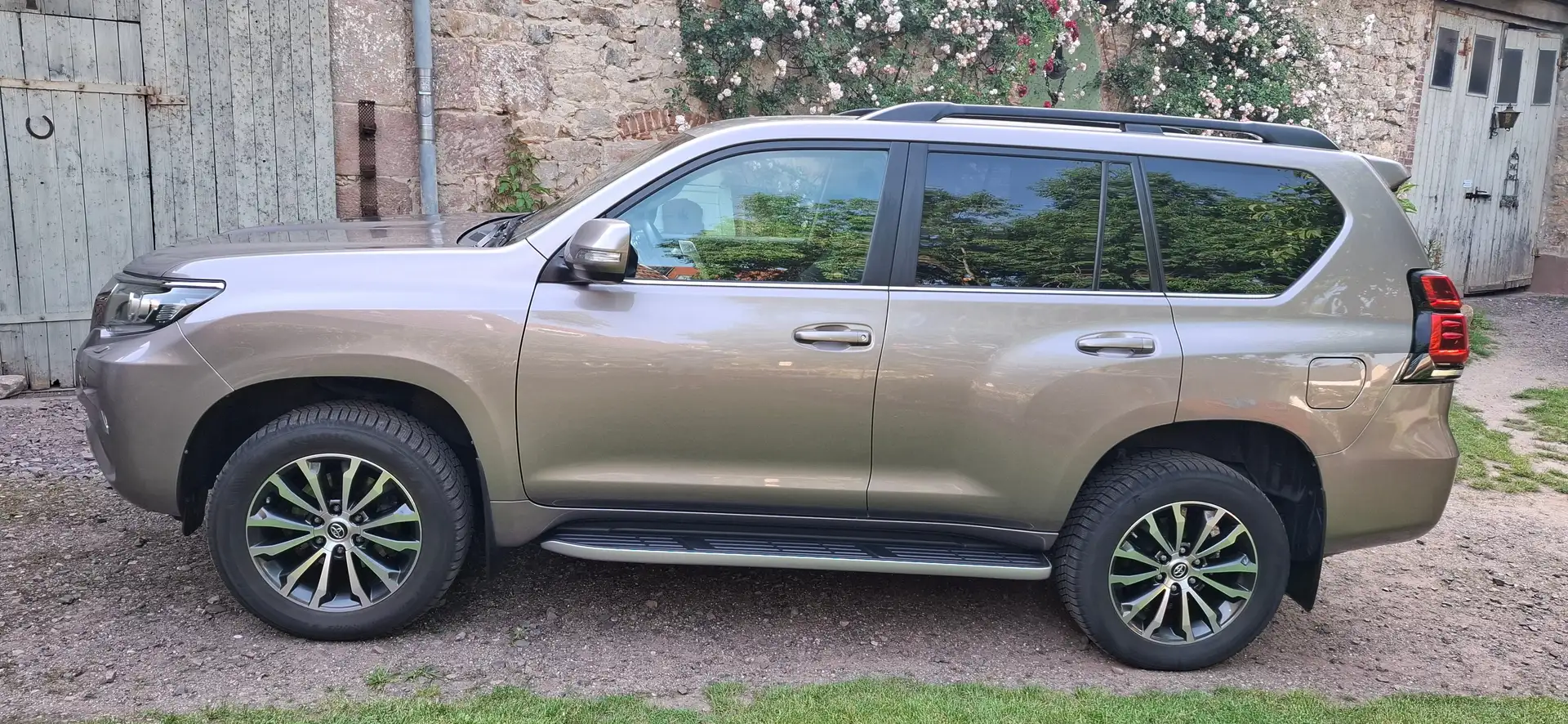 Toyota Land Cruiser 2.8 AUTOM. EXEC. NAVI AHK TOP-ZUSTAND! *58 000KM* Bronze - 1