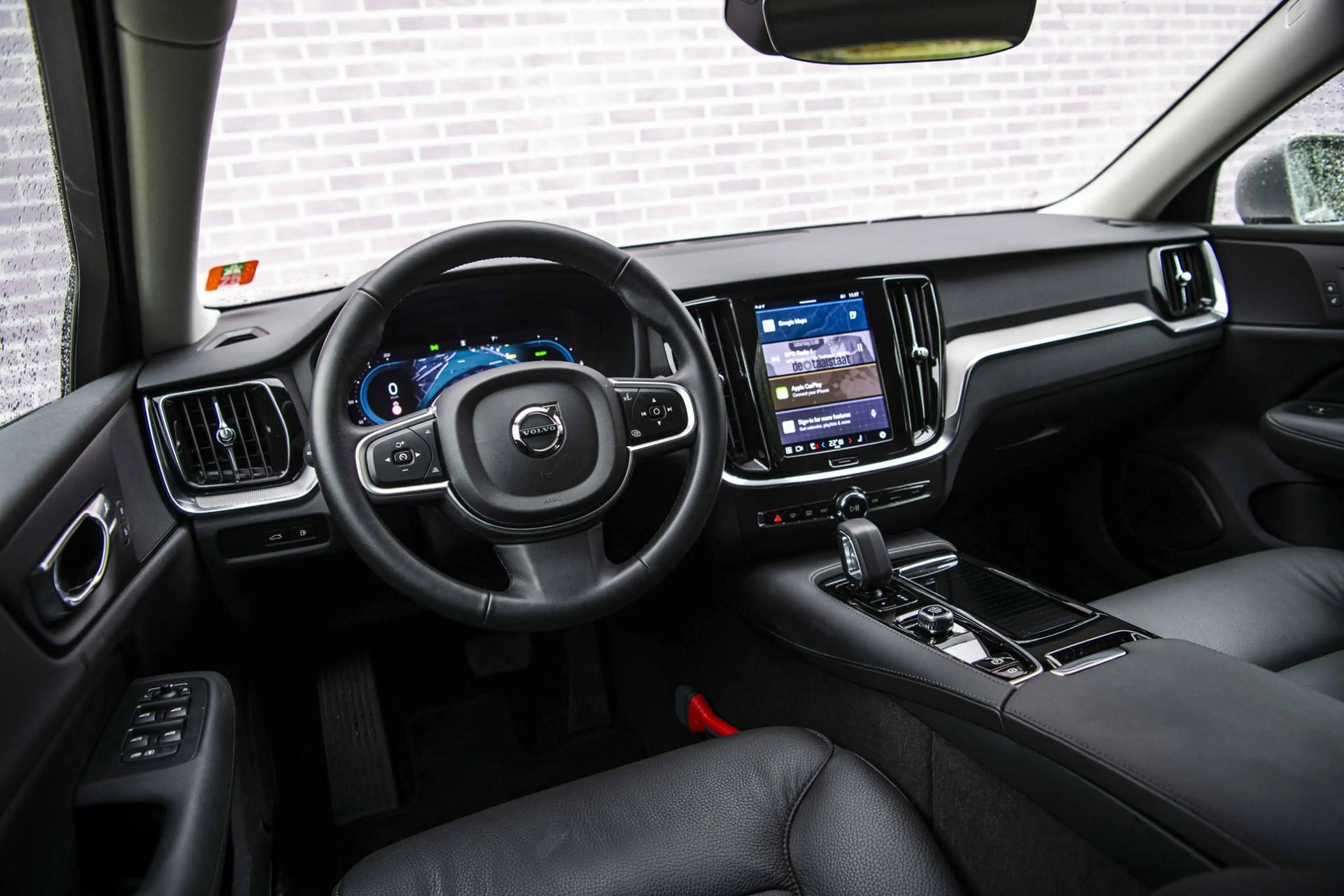 Volvo V60 2.0 T6 Plug-in Hybrid AWD Essential Bright | PHEV — photo 9