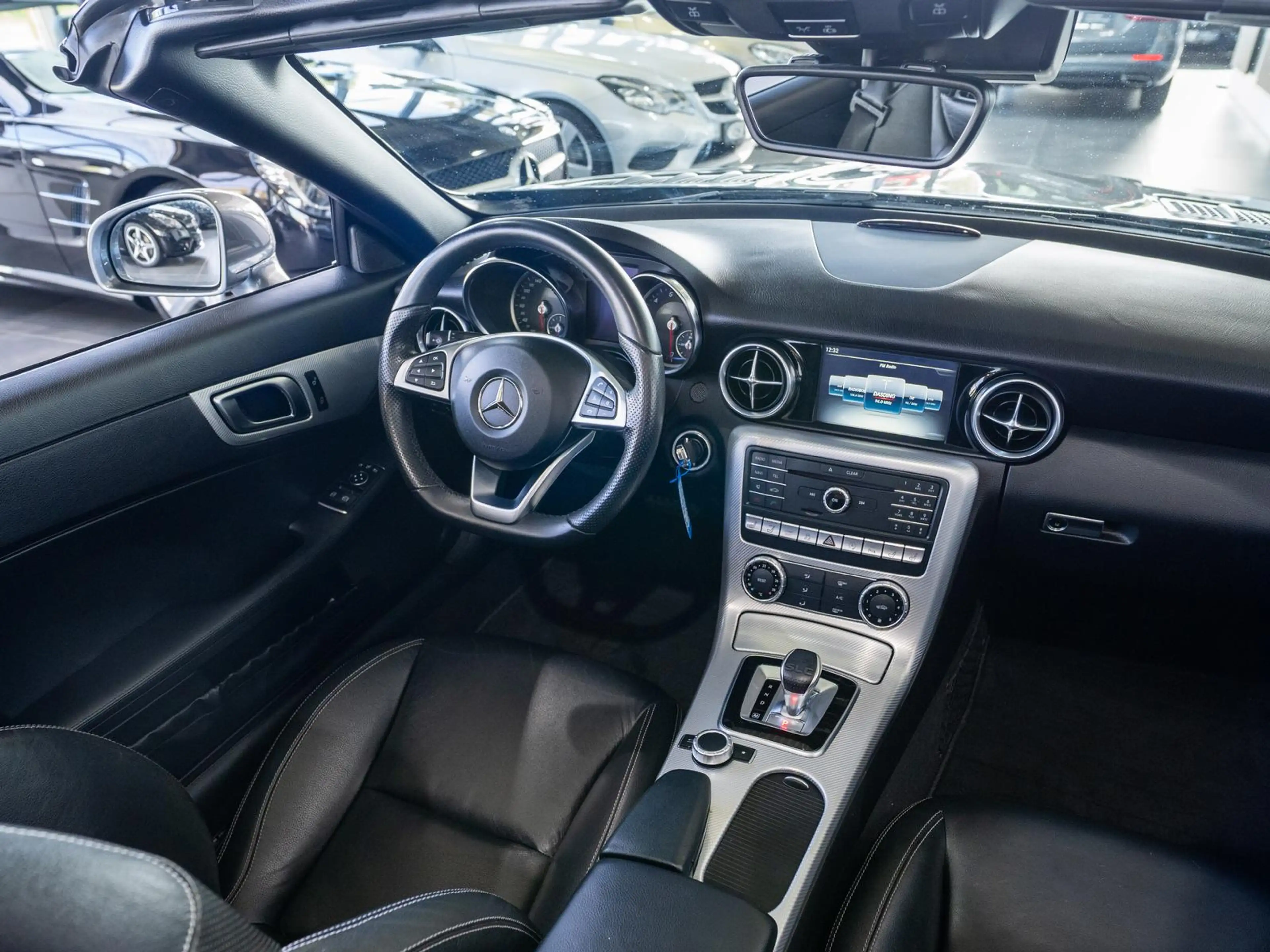 Mercedes-Benz SLC 200 2.0 CGI KAT — photo 15