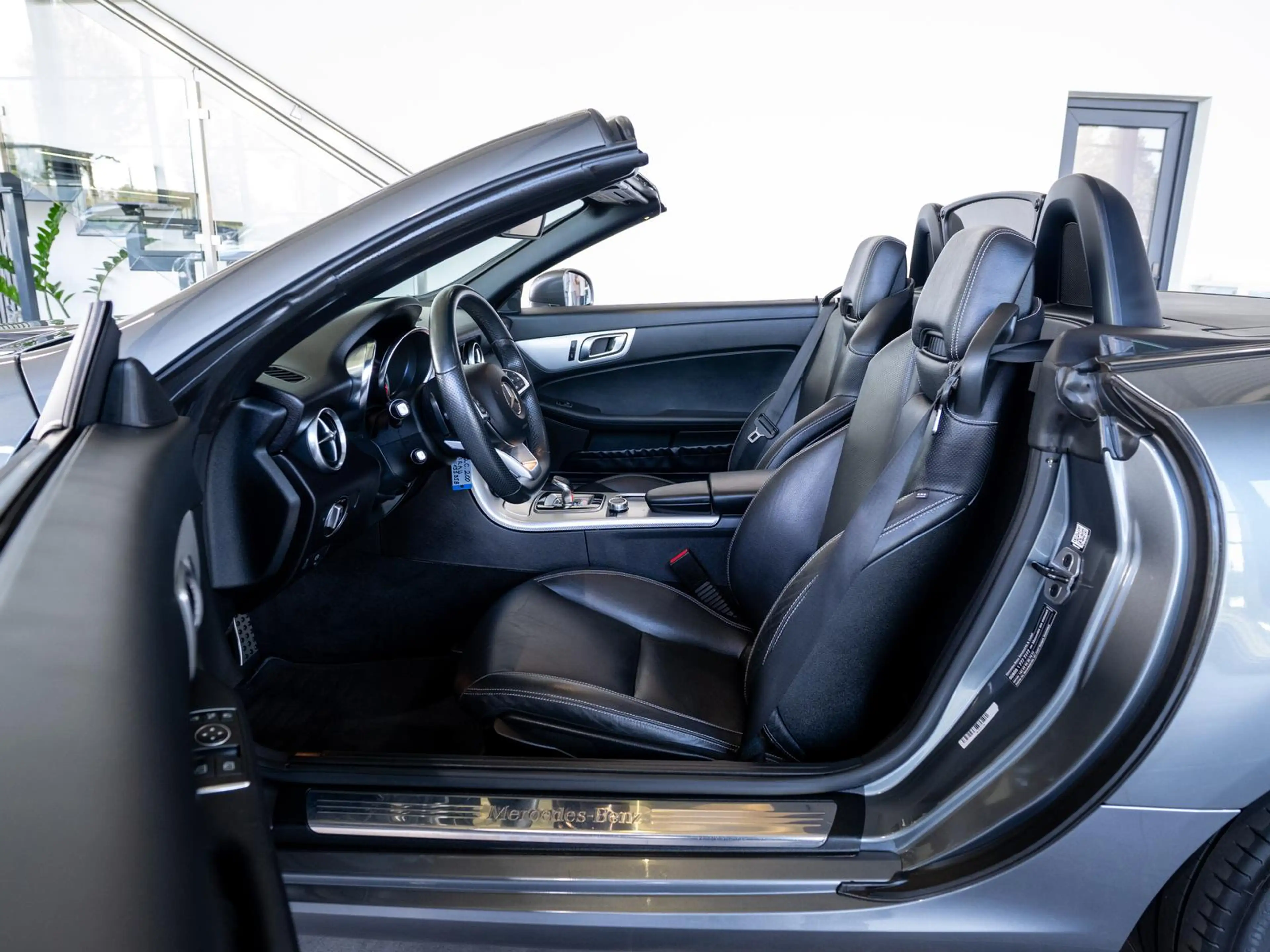 Mercedes-Benz SLC 200 2.0 CGI KAT — photo 10