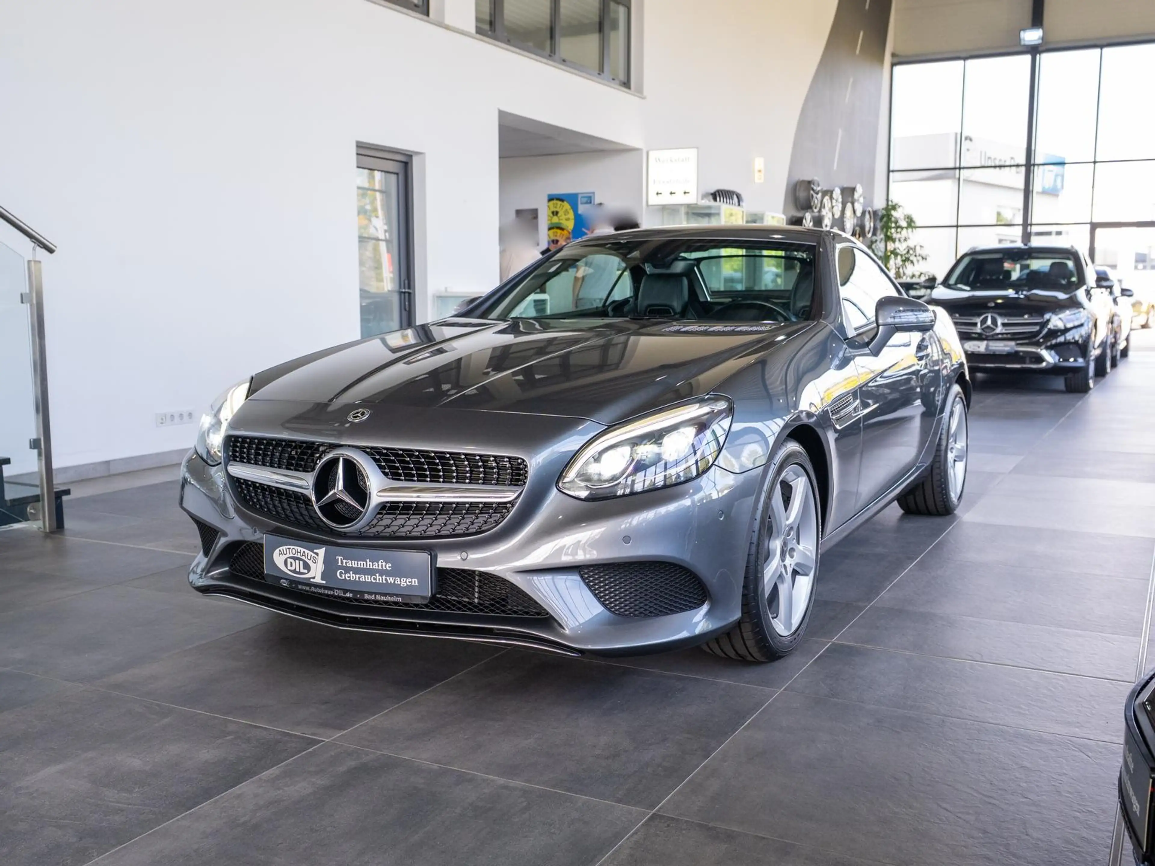 Mercedes-Benz SLC 200 2.0 CGI KAT — photo 3